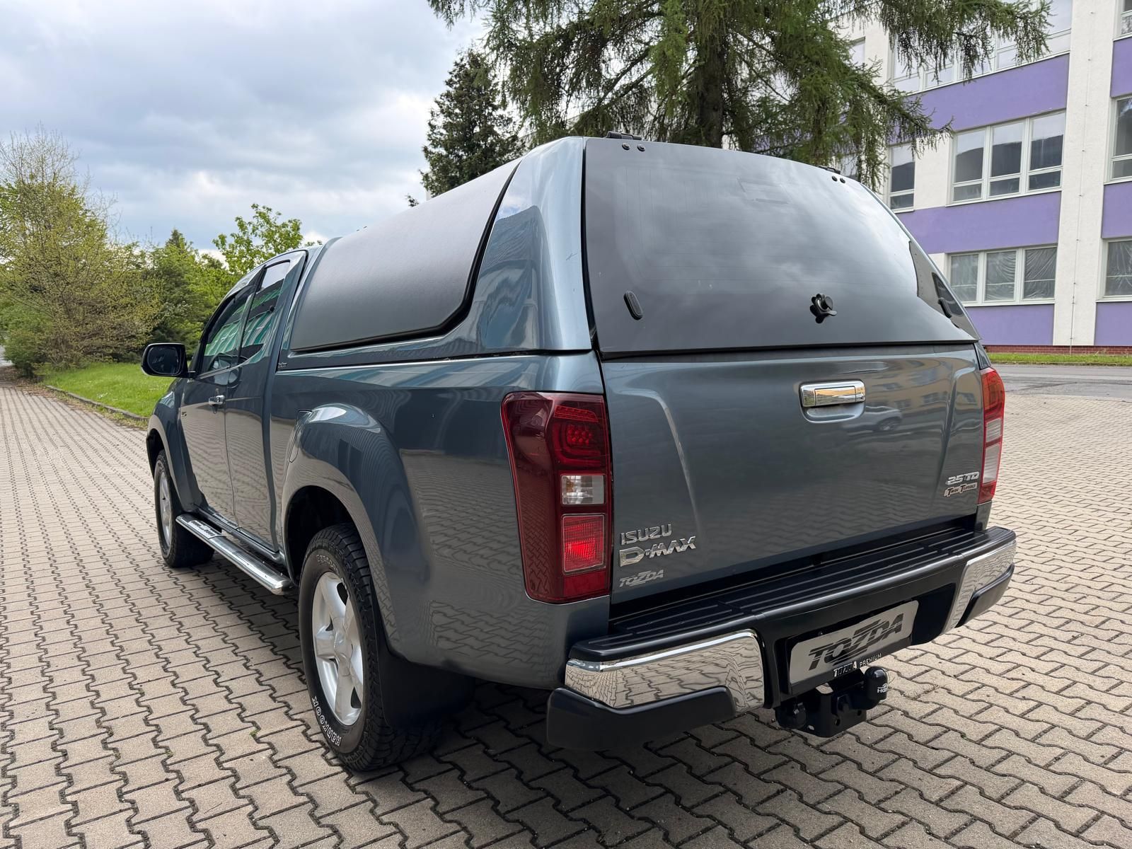 Isuzu D-Max, 2,5 D TwinTurbo 4x4 / 1.maj. / - fotka 3