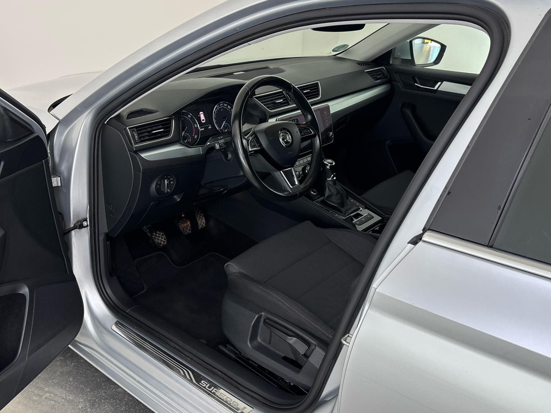 Škoda Superb, 2.0 TDI / 110 kW Ambition - fotka 6