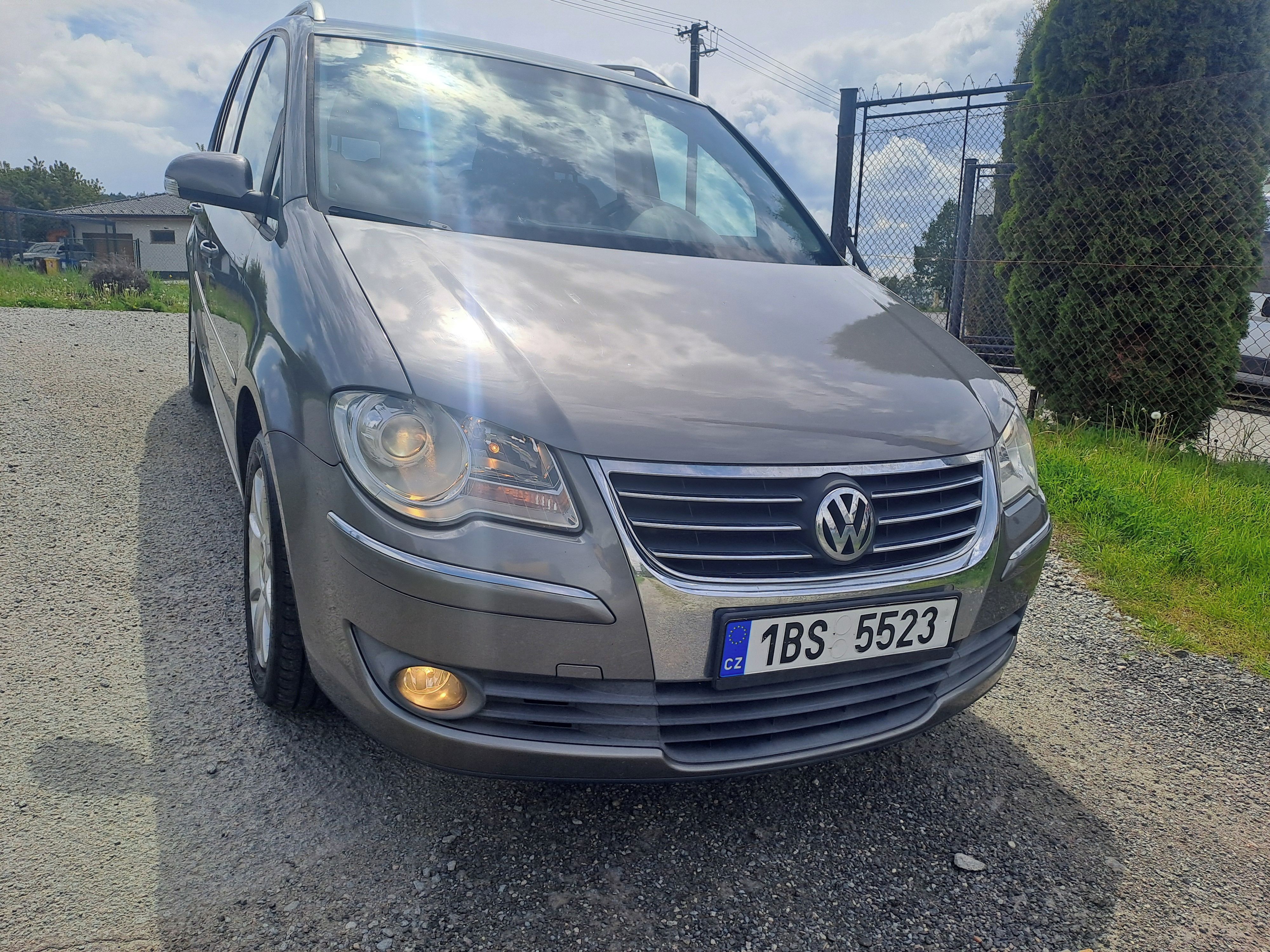 Volkswagen Touran, 2,0TDI DSG,7MÍST,SERVISOVANÝ! - fotka 5