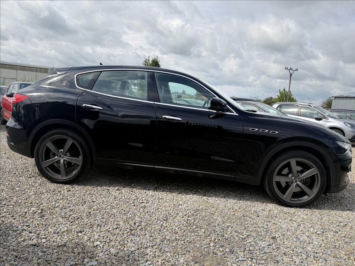 Maserati Levante, 3,0 Q4 A/T 202kW - fotka 4