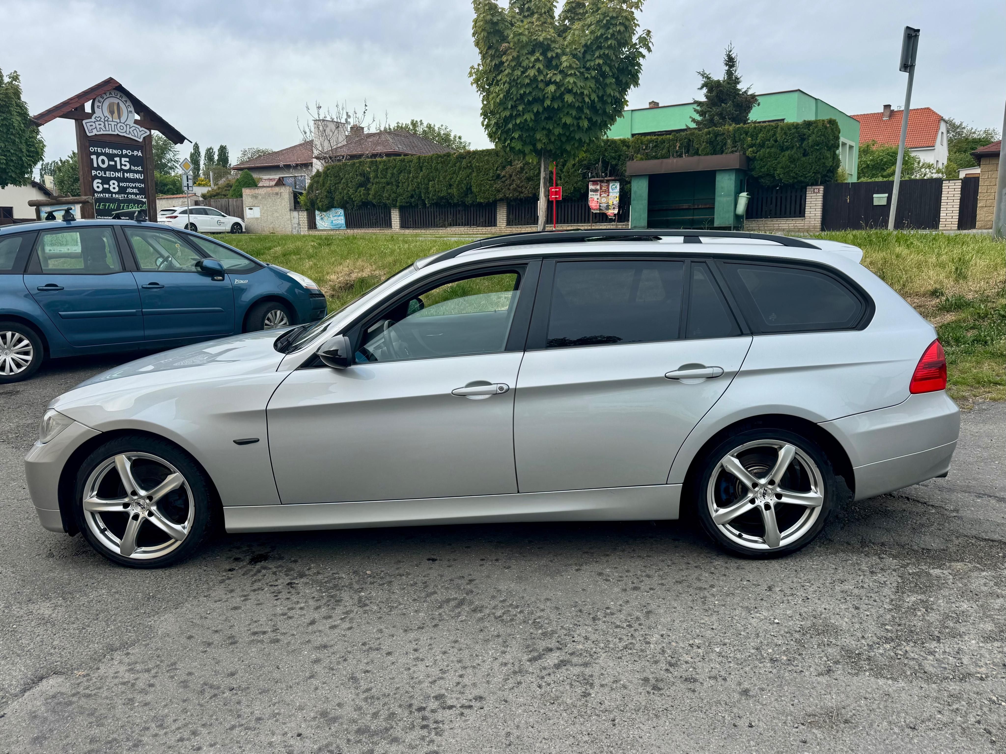 BMW Řada 3, e91 320i 125kW.Xenon,Šíbr. r18 - fotka 5