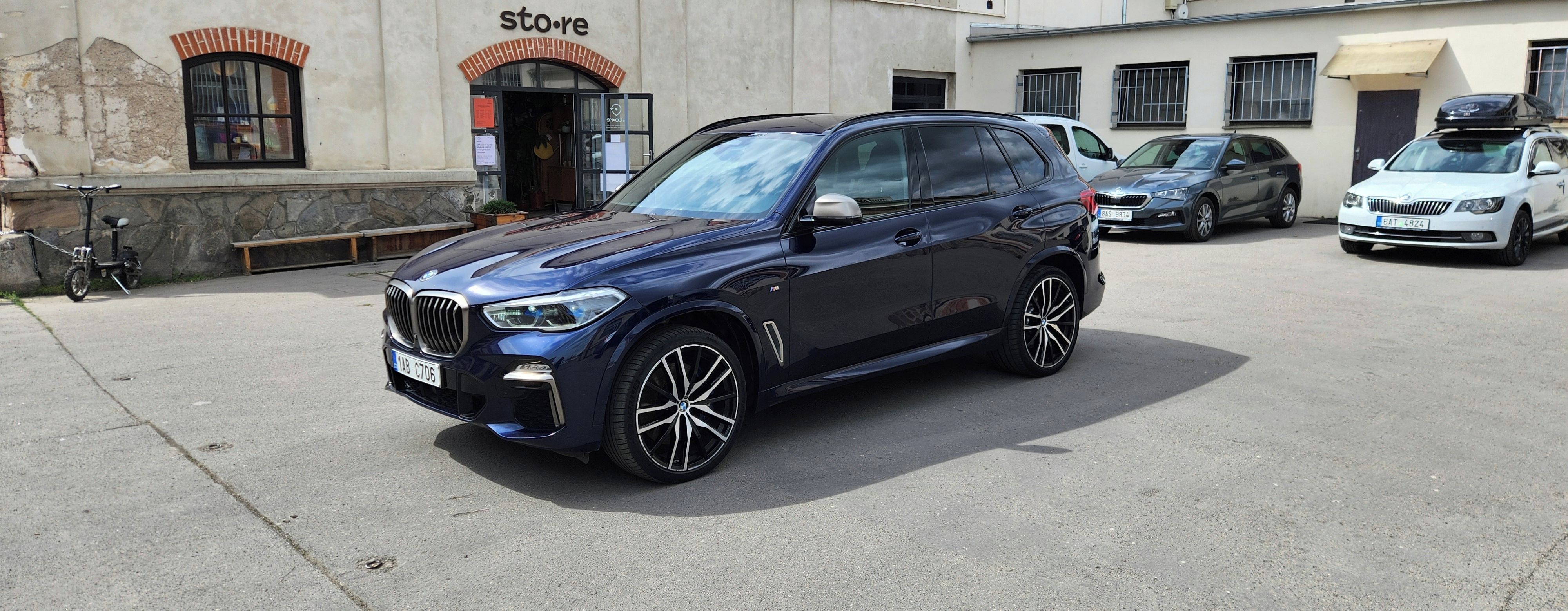 BMW X5, M50d ČR INDIVIDUAL M-SPORT TAŽ