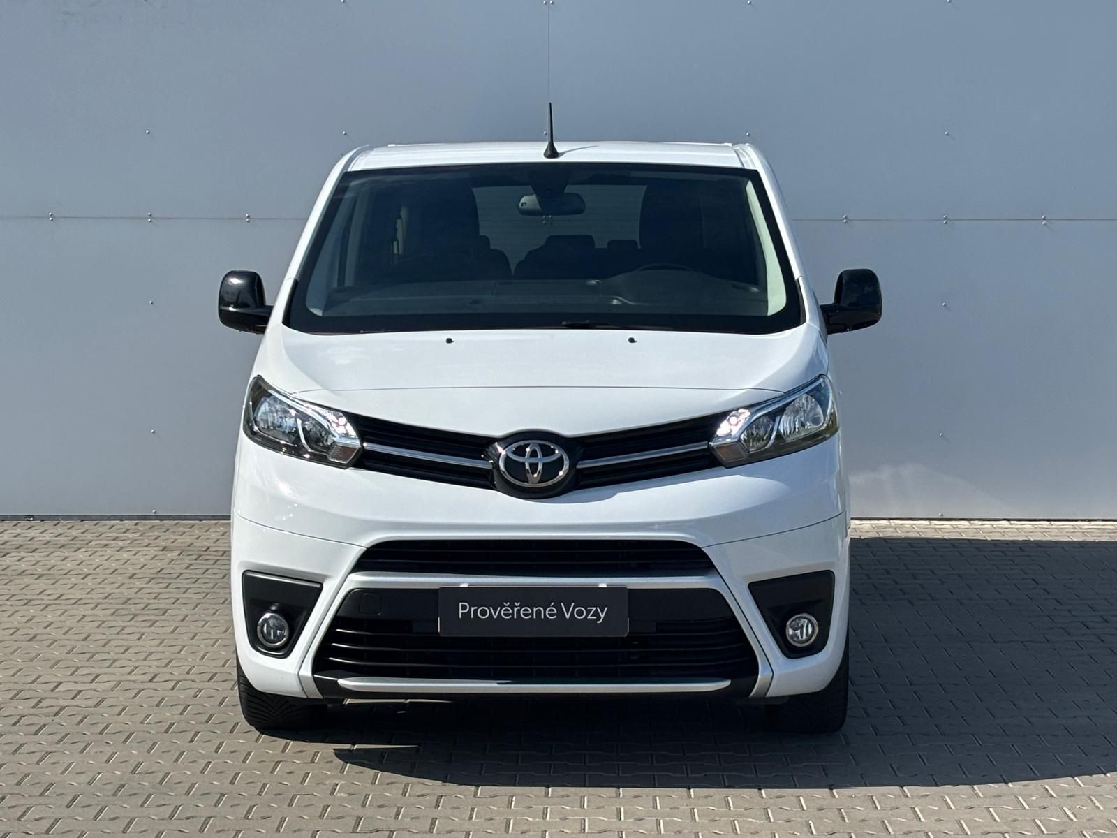 Toyota Proace Verso, 2,0 D-4D L2 Family AT - fotka 4