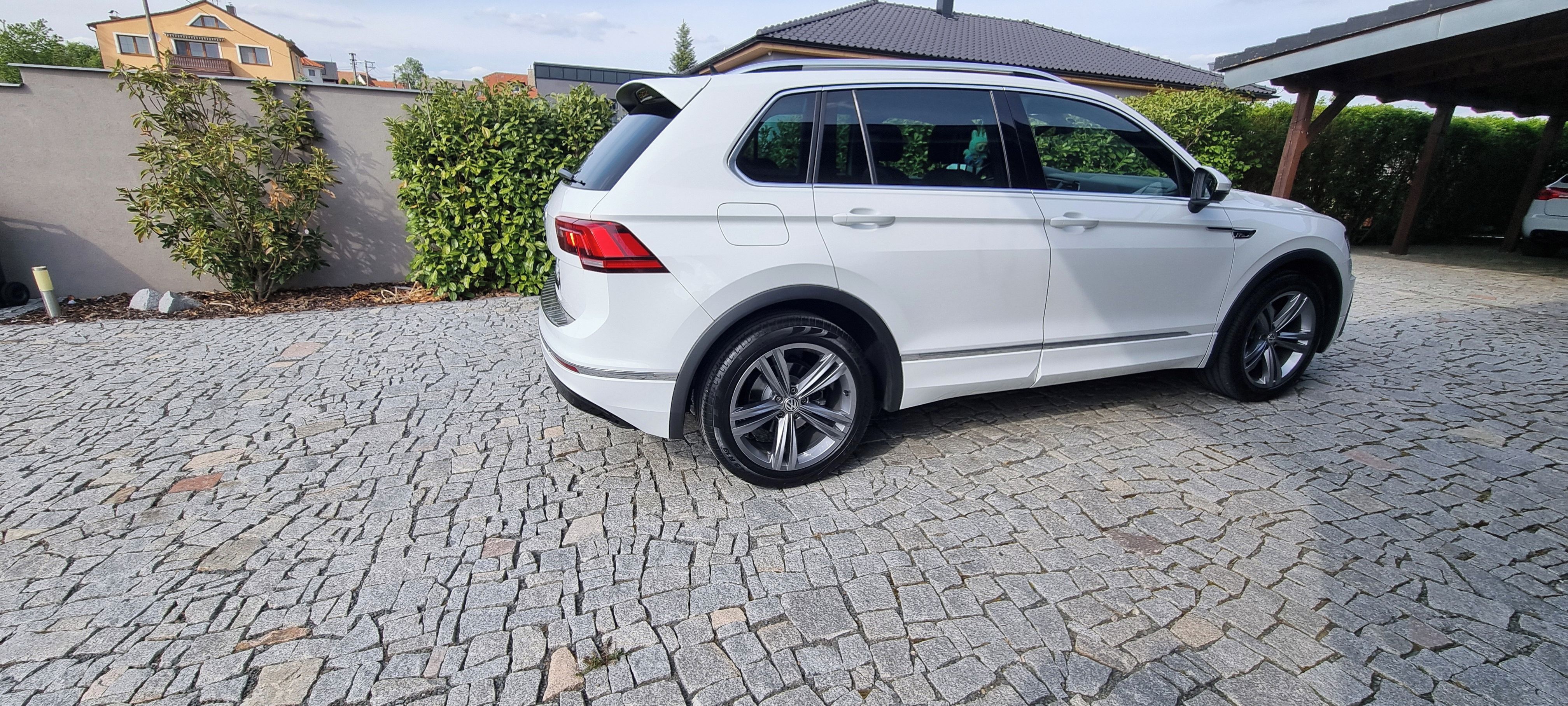 Volkswagen Tiguan, R-line jako nový 57xxxxkm - fotka 3