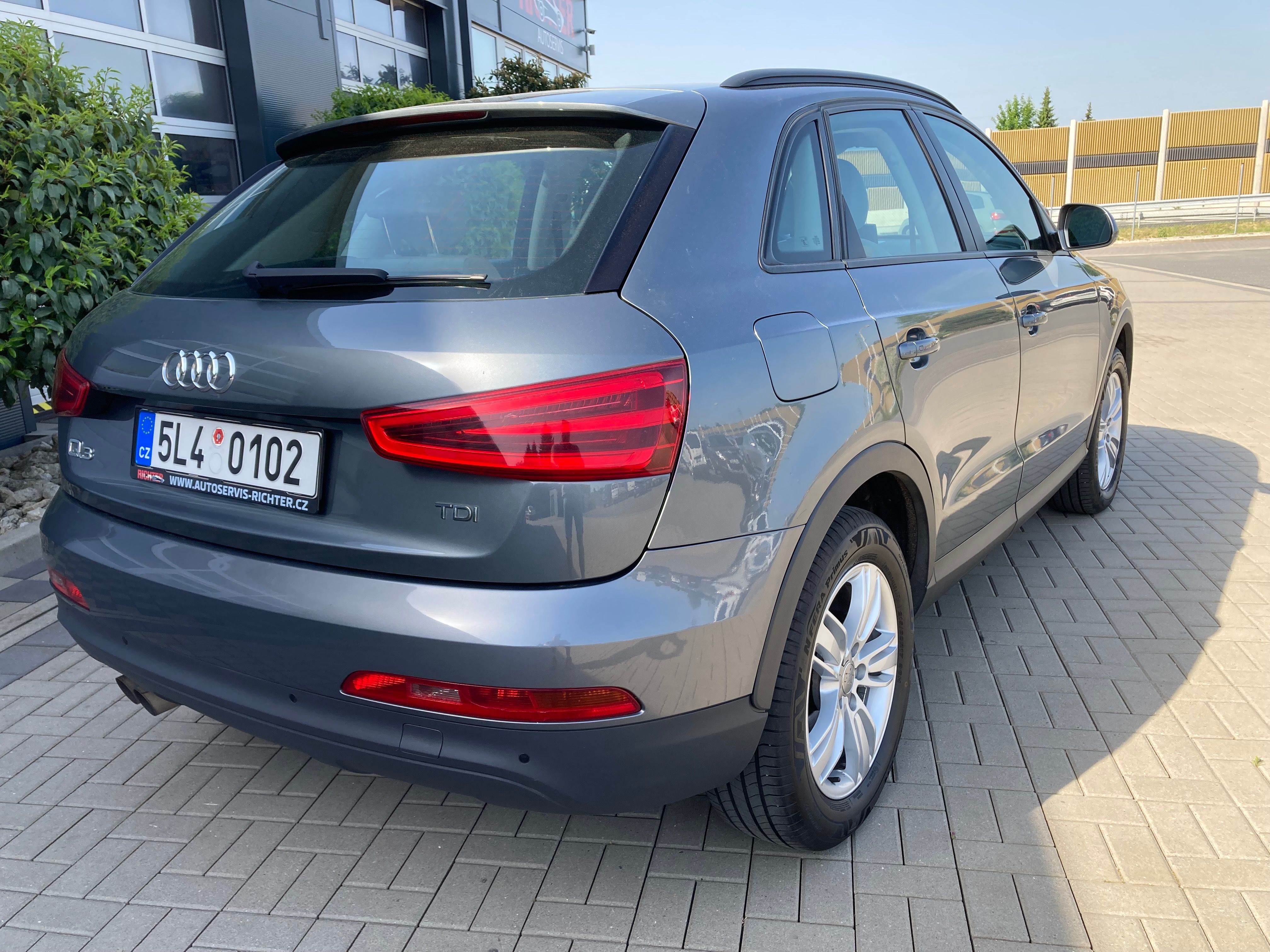 Audi Q3, 2,0 TDI 103kw - fotka 6