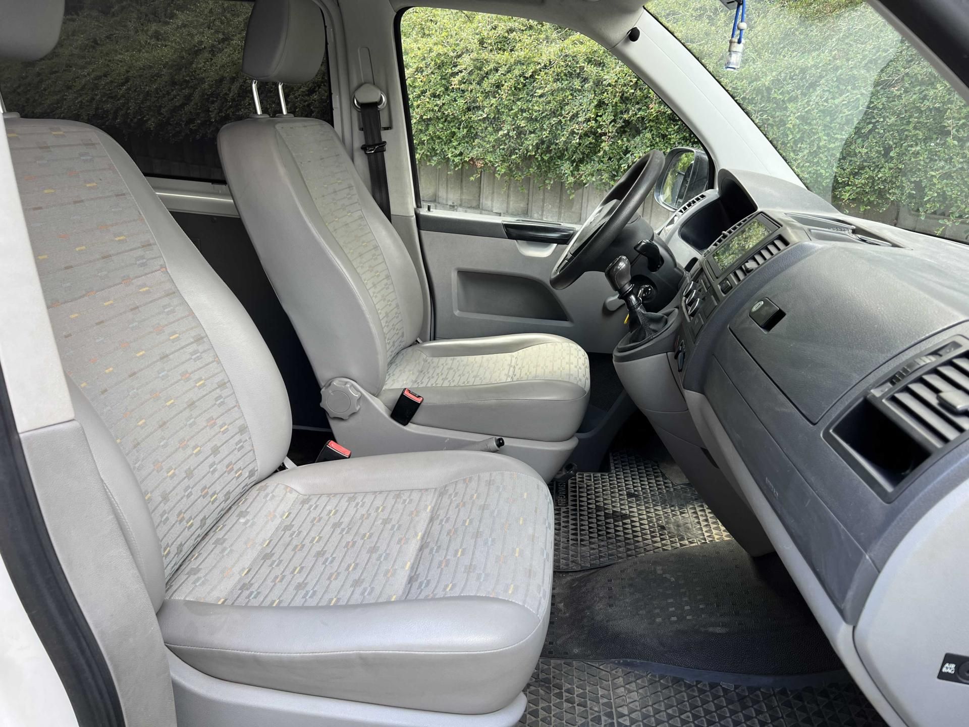 Volkswagen Transporter, T5 facelift LONG 2.0 TDi 8MÍST - fotka 6