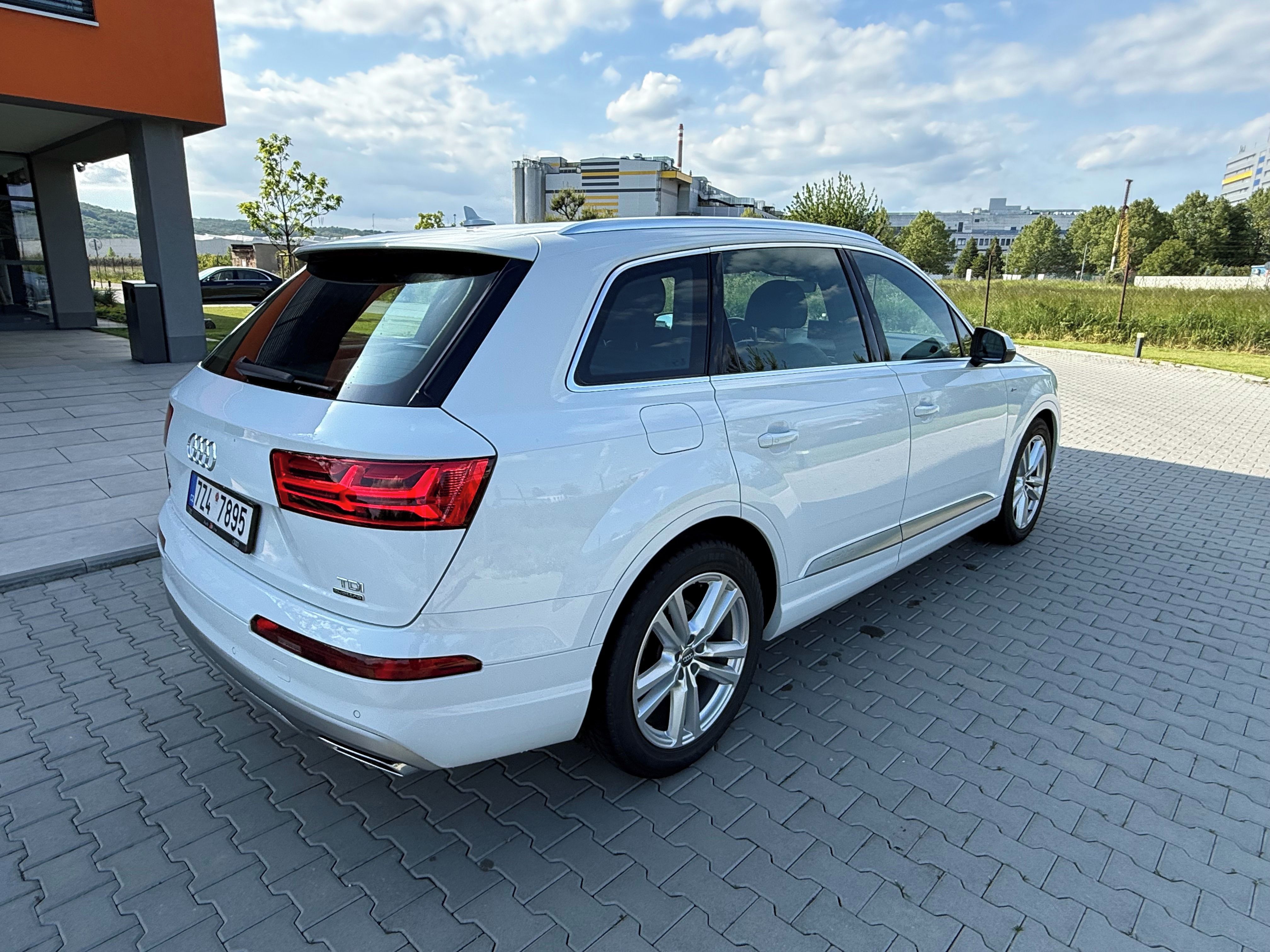 Audi Q7, 3.0TDI,S-LINE,VZDUCH,TAŽNÉ,LED - fotka 4