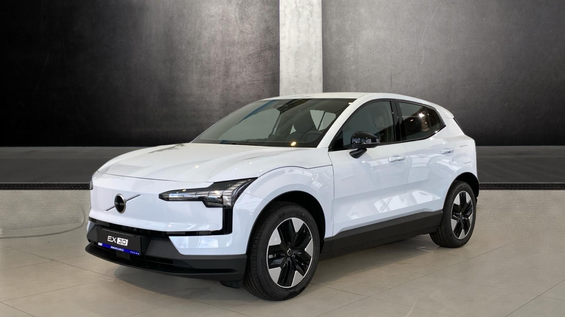 Volvo EX30, PLUS, Single Motor, 200 kW / 2
