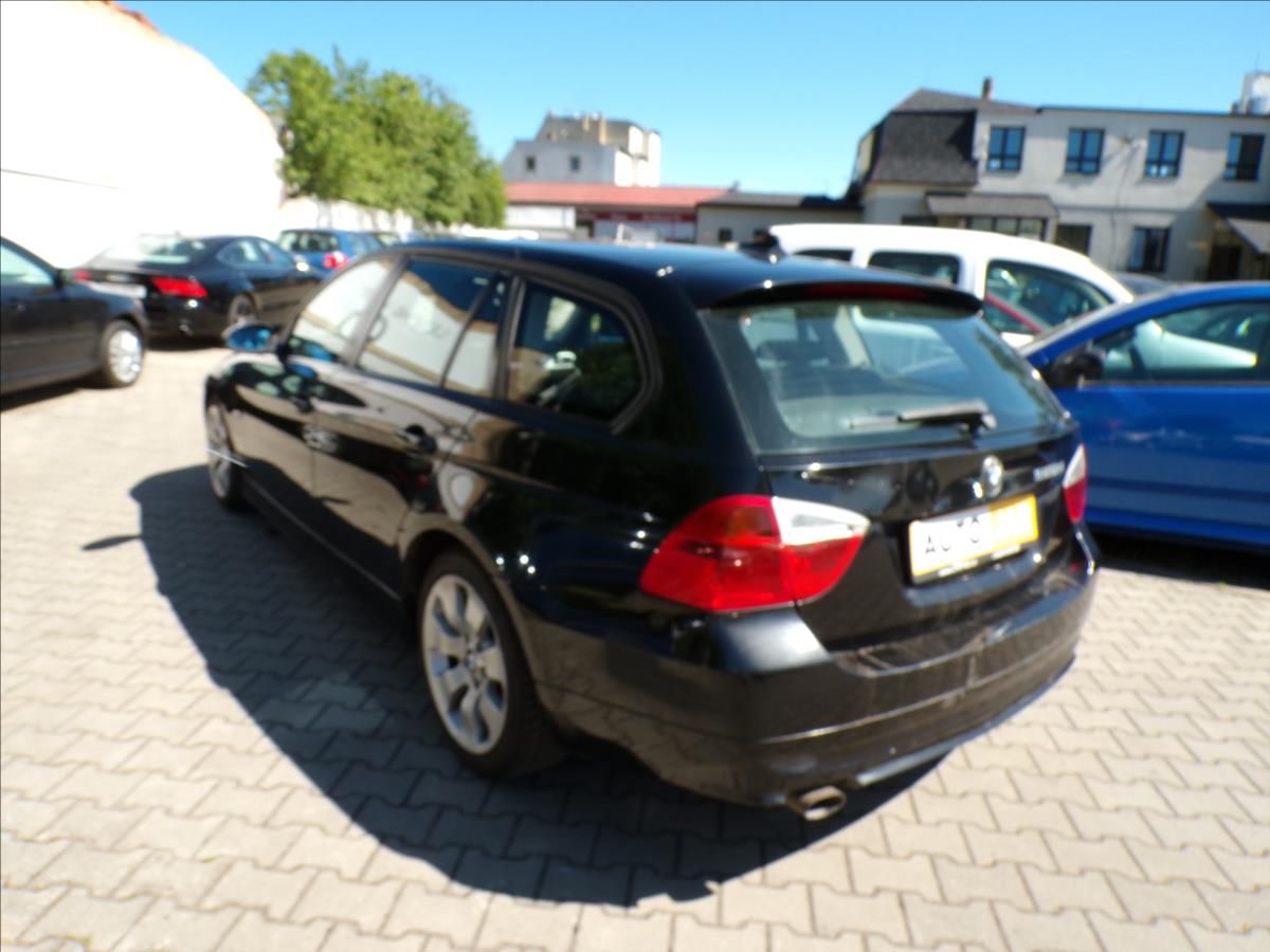 BMW Řada 3, 2,0   320D - fotka 4