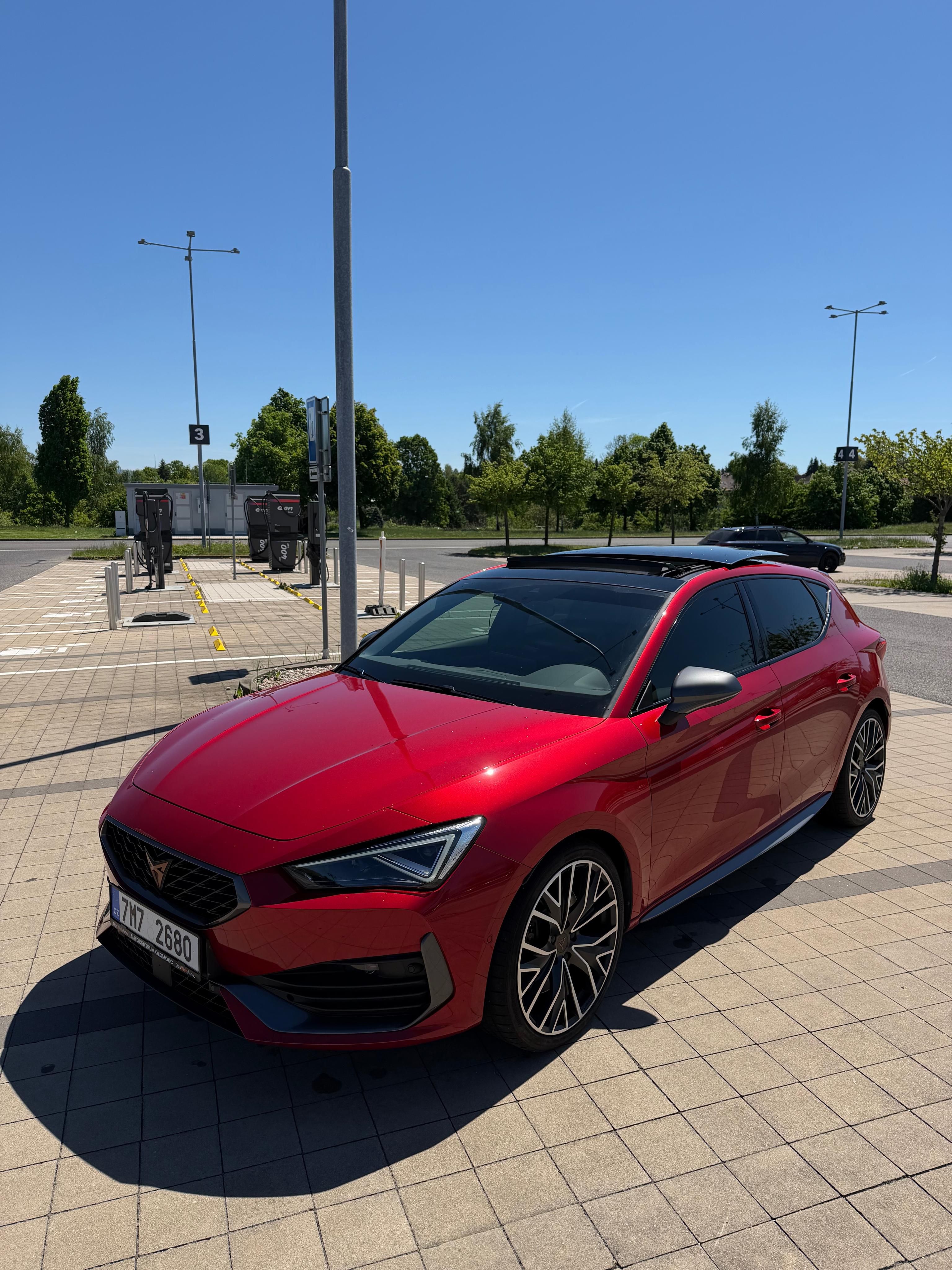 Cupra Leon, VZ 245k 2.0TSI 180KW CZ výbava - fotka 2