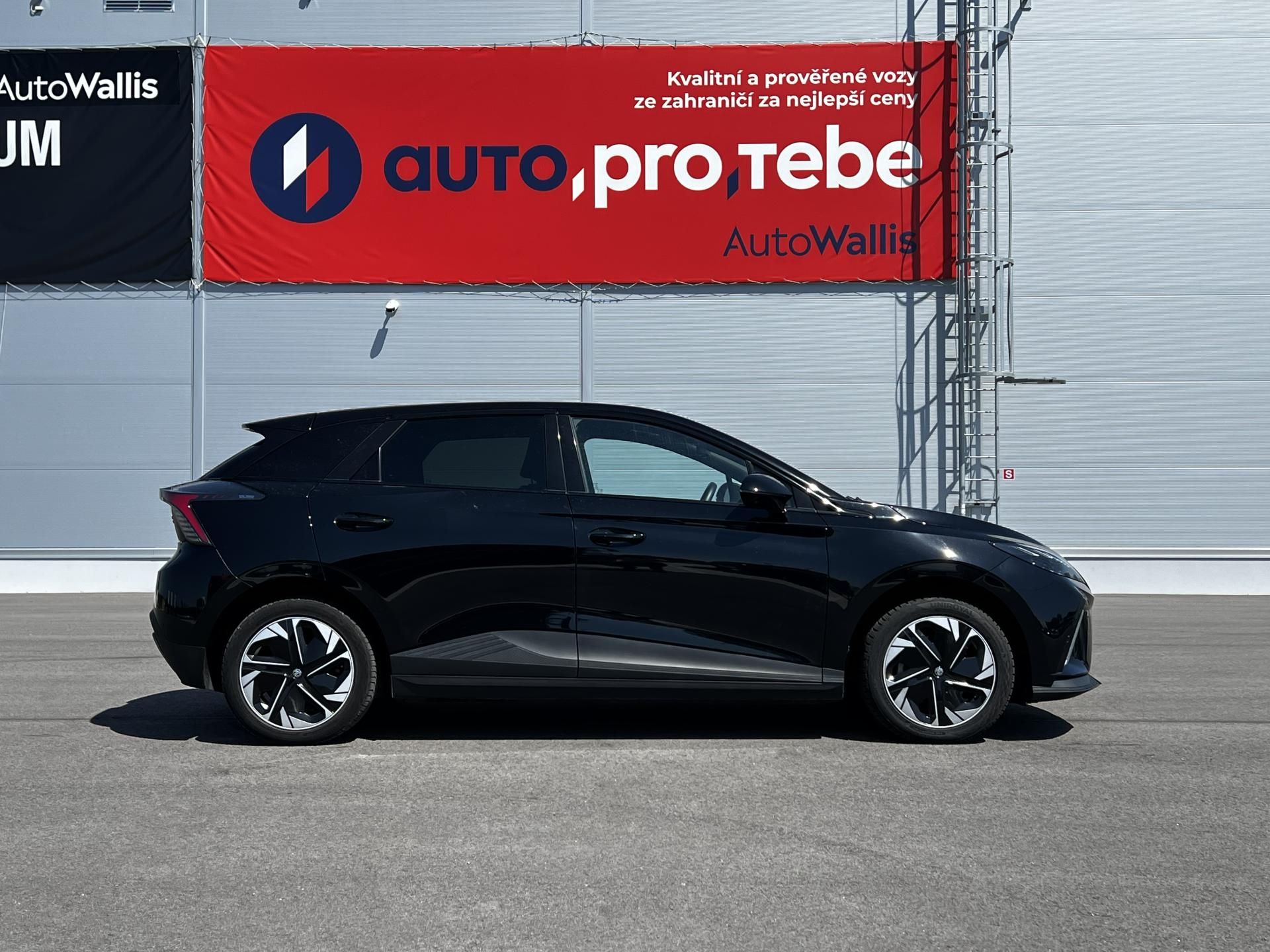 MG MG4, 150kW 64kWh LUXURY 1.Maj DPH - fotka 3
