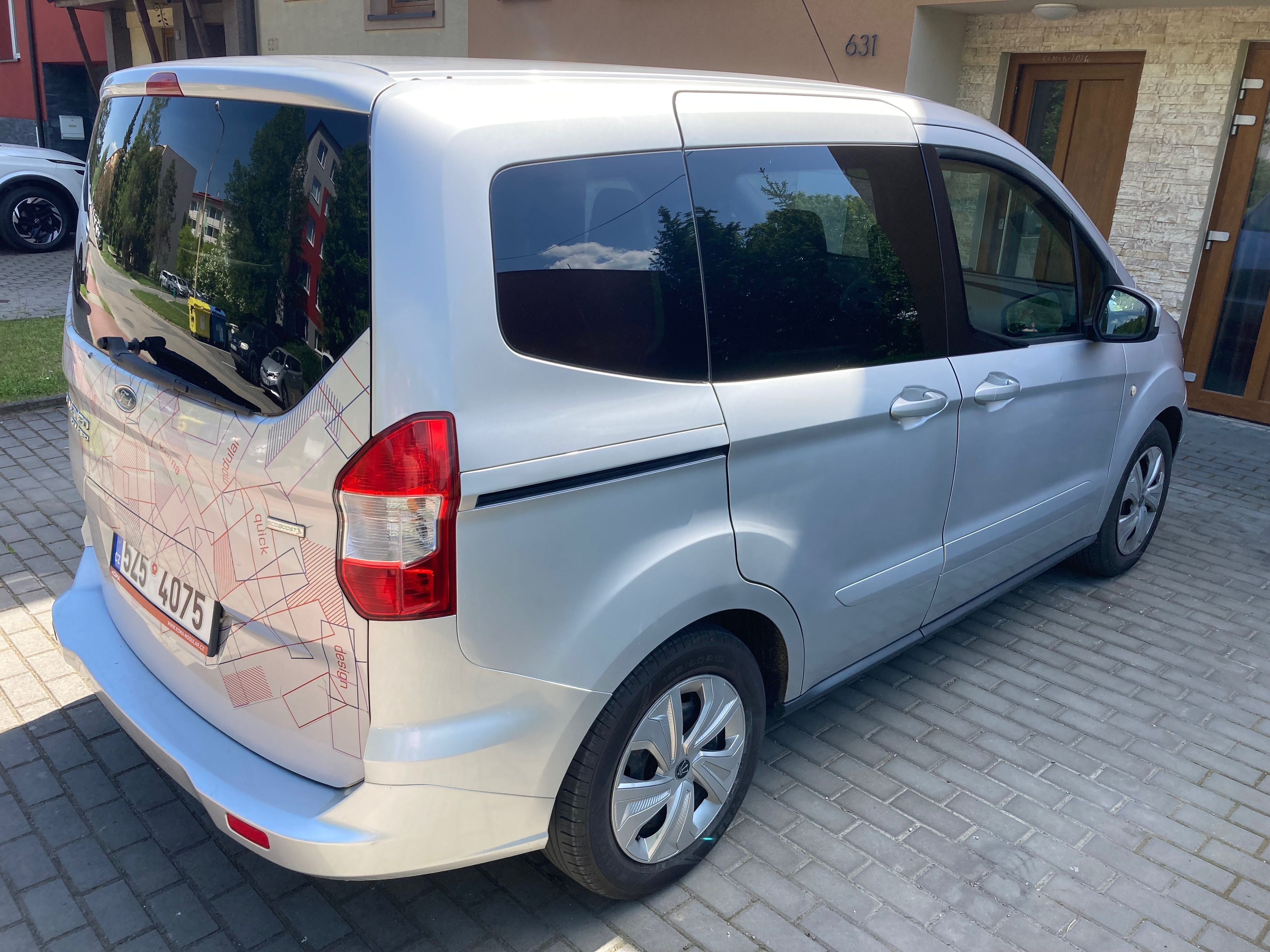 Ford Tourneo Courier, 1.0 ECOBOOST 74kw - fotka 6