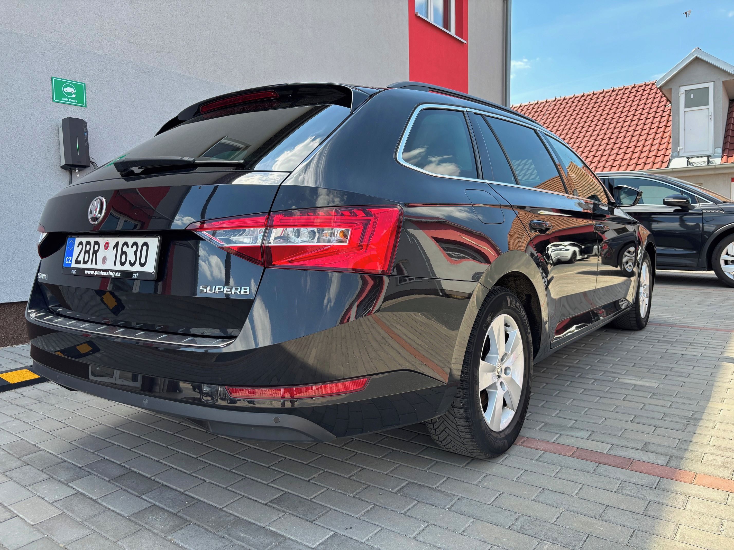 Škoda Superb, 2,0TDi STYLE,vyservisované - fotka 5