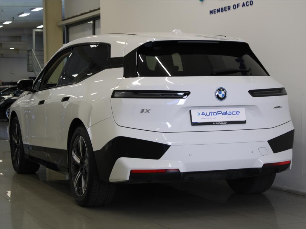 BMW iX, xDrive50 H/K 1.maj.ČR - fotka 3