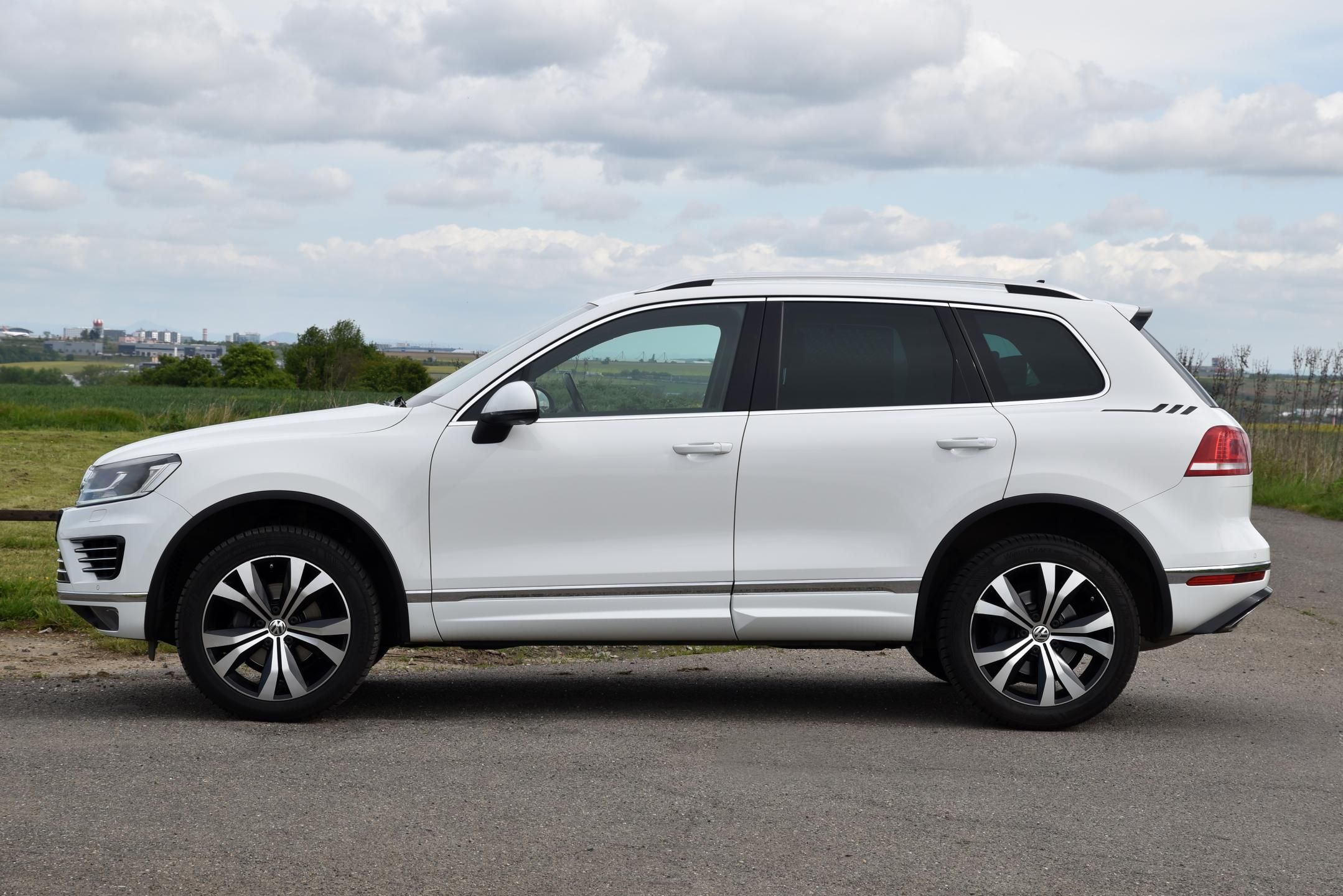 Volkswagen Touareg, 3.0 TDi V6 DSG 4M,R-LINE,FACE - fotka 2