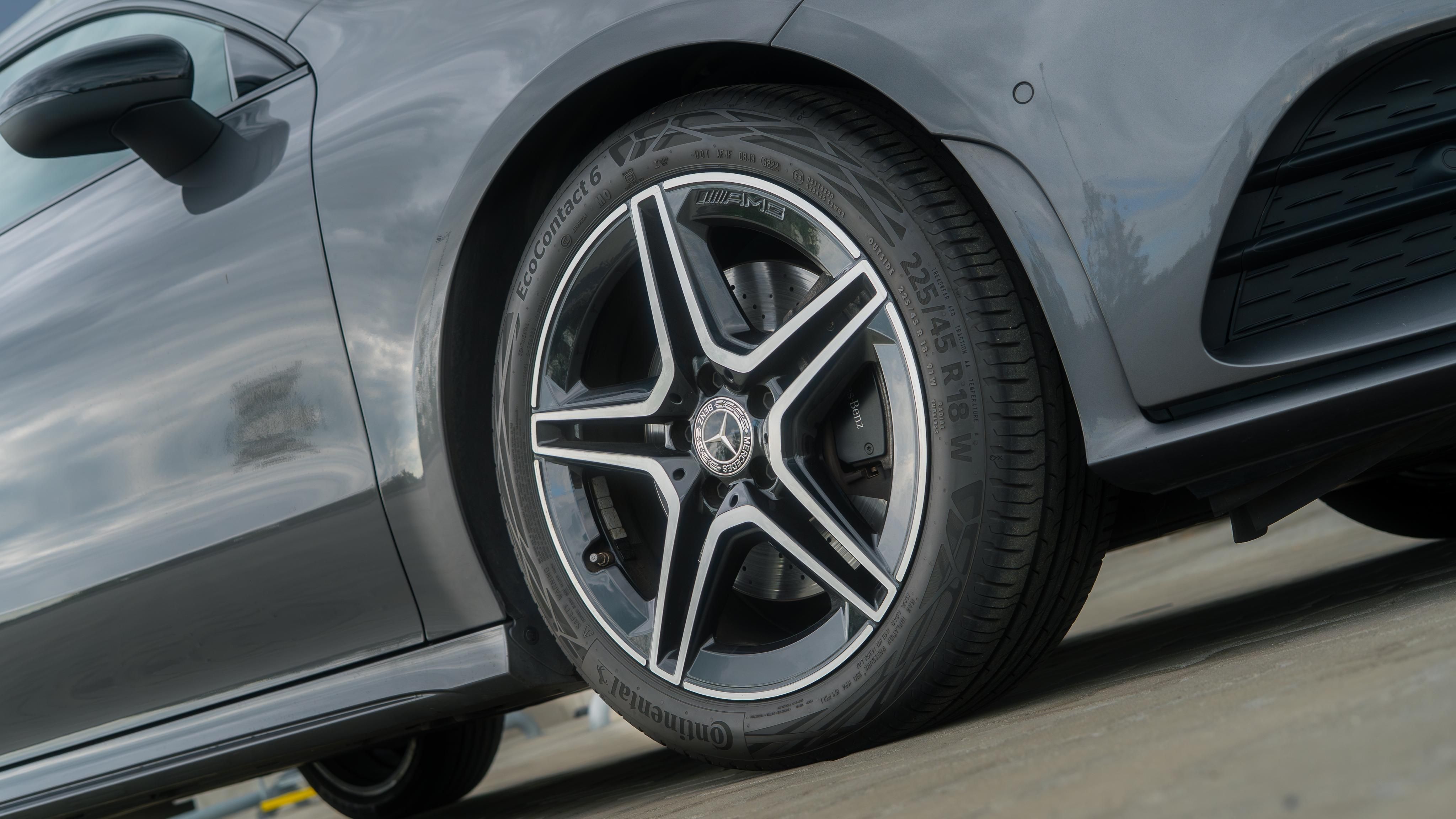 Mercedes-Benz CLA, 200 AMG Line Premium Night - fotka 6