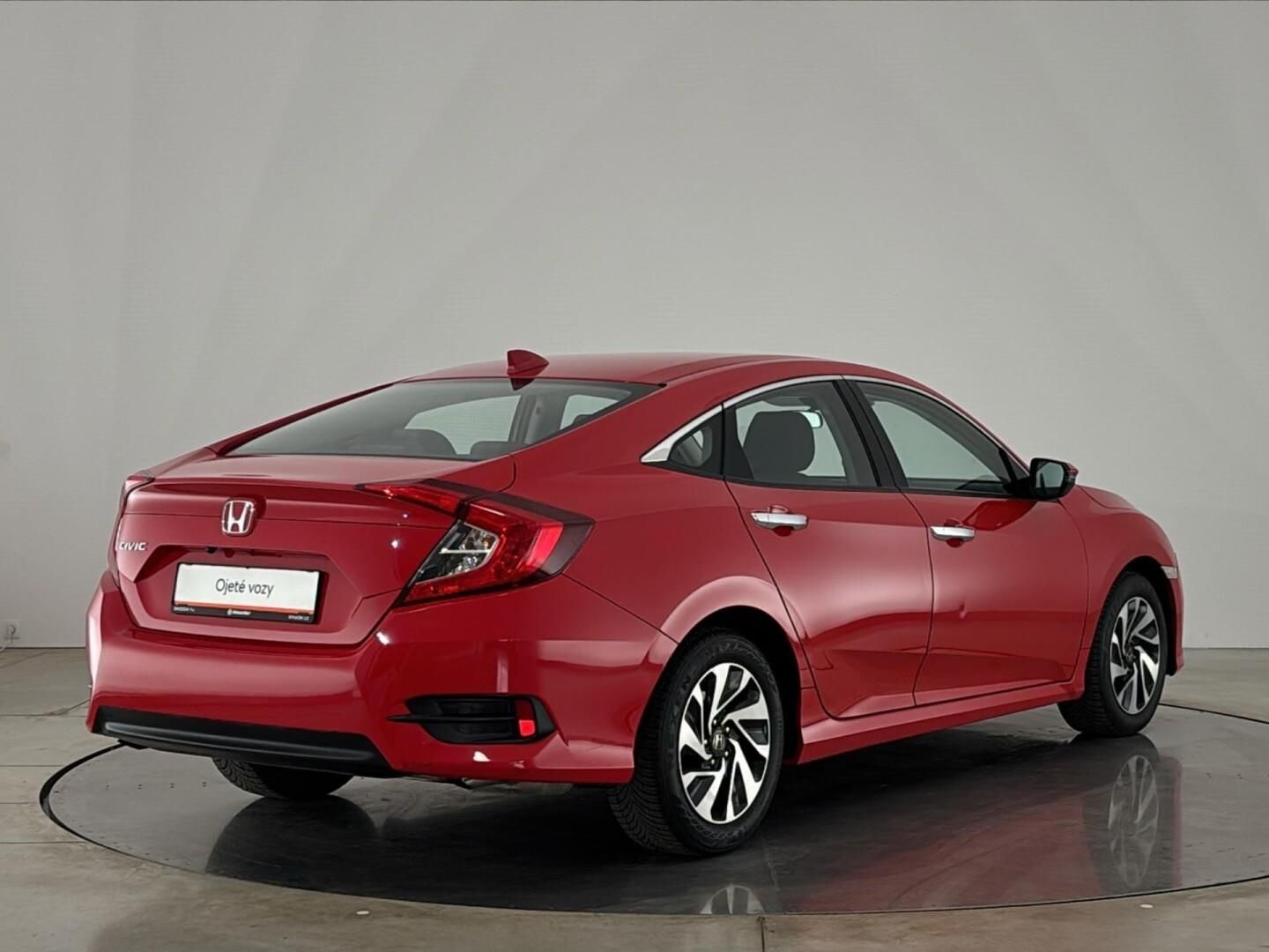 Honda Civic, 1.5 VTEC / 134 kW Comfort - fotka 2