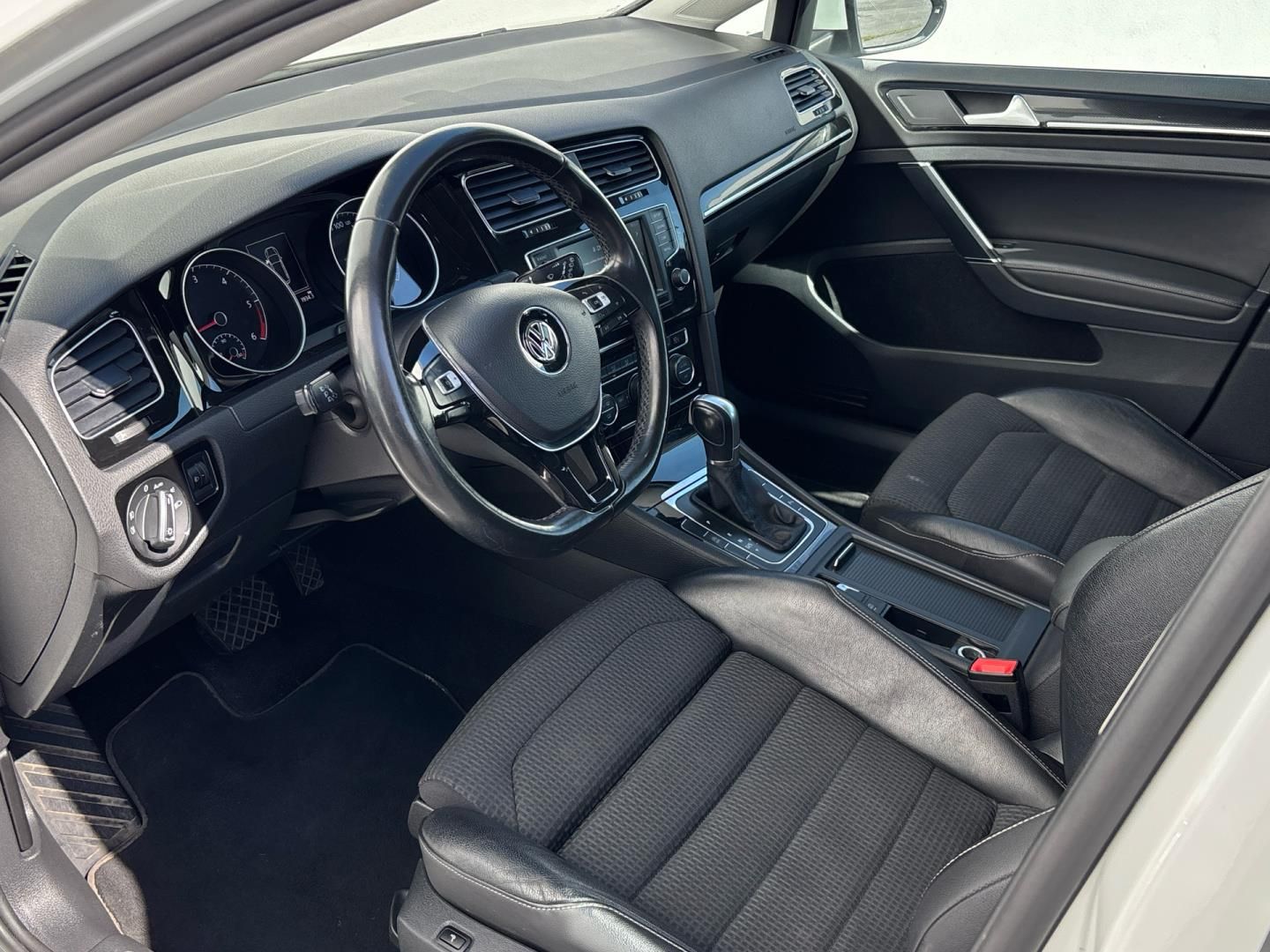 Volkswagen Golf, 1.6 TDI / 81 kW HIGHLINE DSG - fotka 6