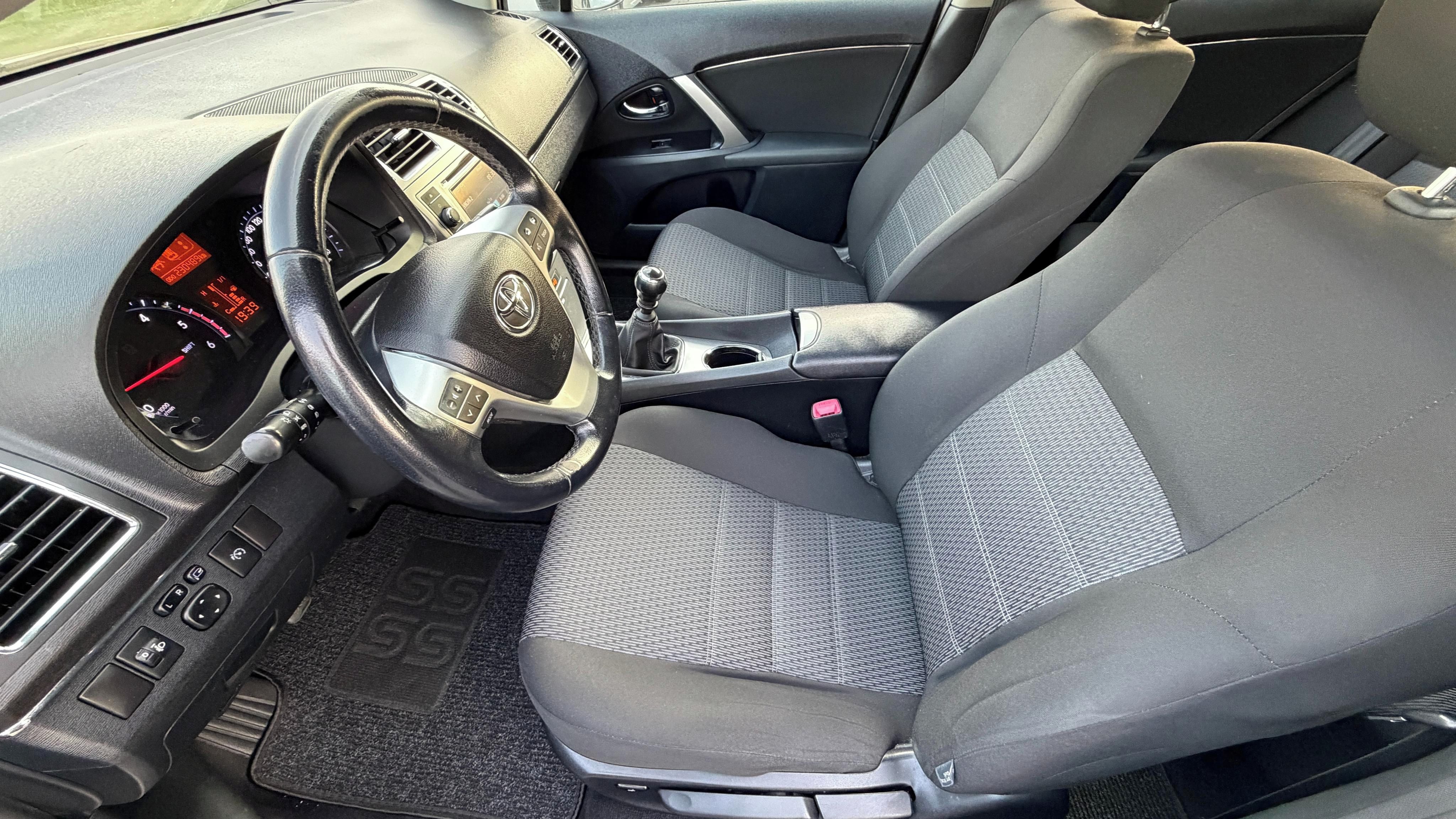Toyota Avensis, Avensis kombi T27 2.0D D-4D - fotka 5