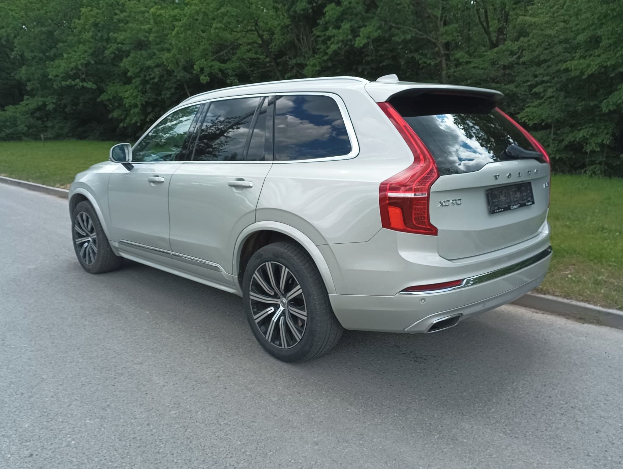 Volvo XC90, B5 INSCR 1.ČR panor+mild hybr - fotka 3