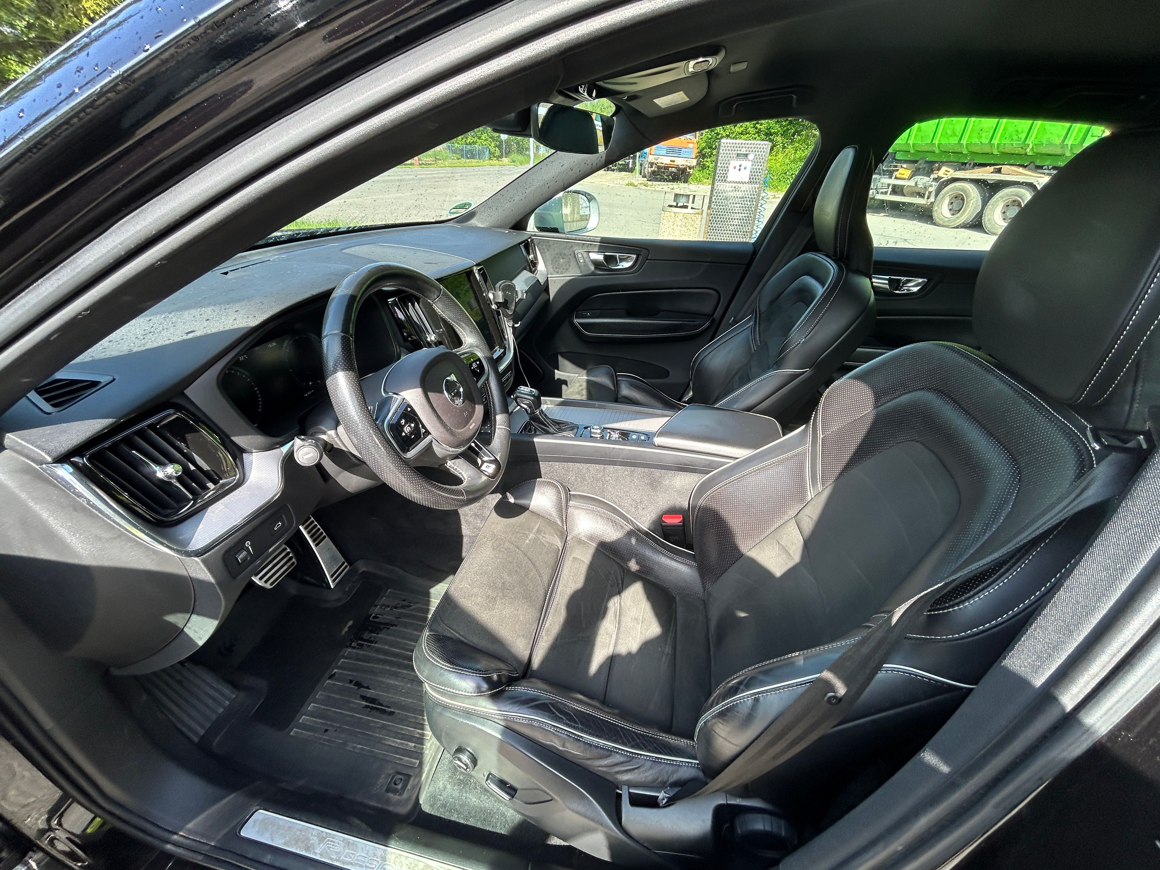 Volvo XC60, Volvo XC 60 D5 R - Desing - fotka 4