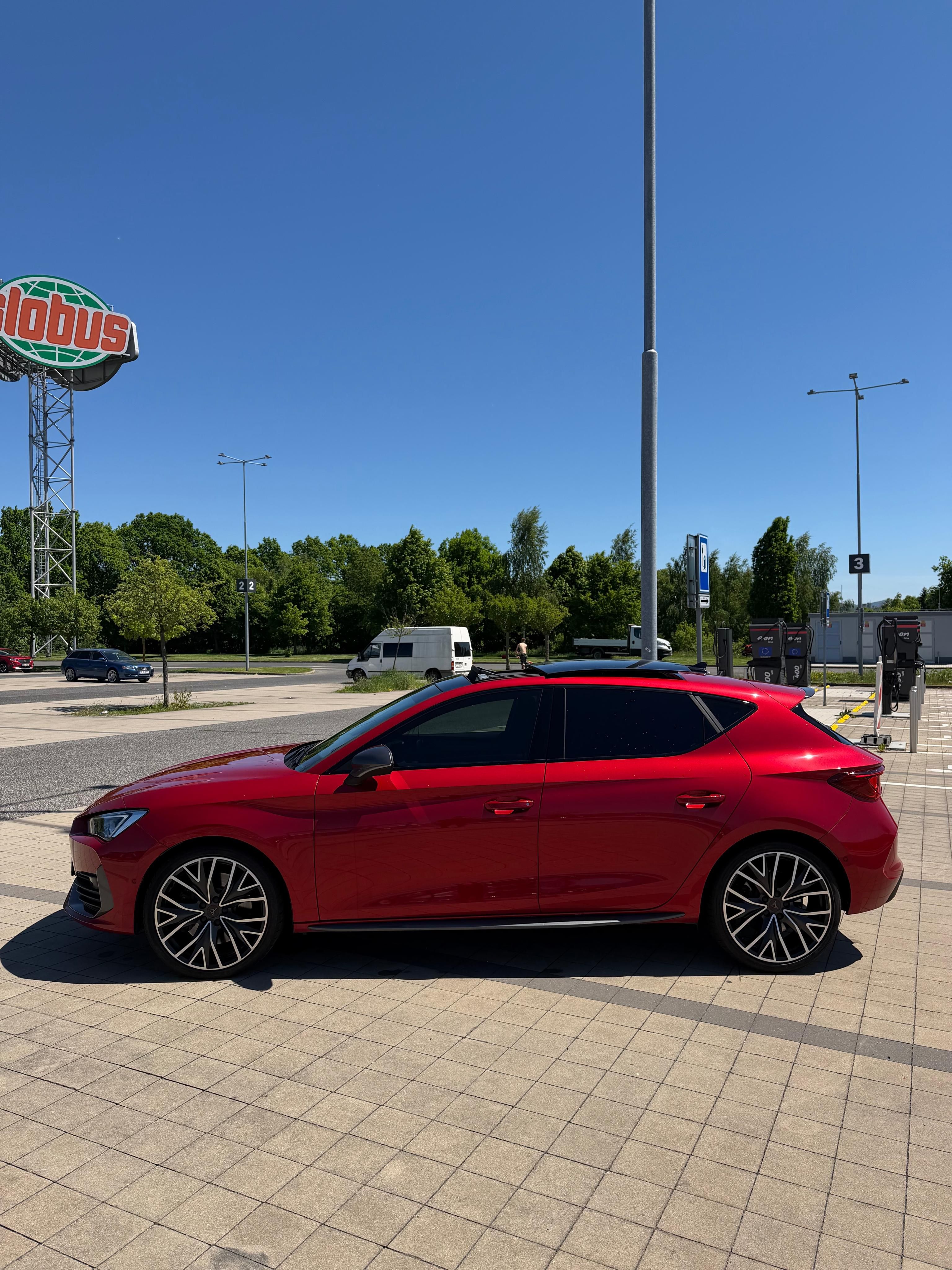 Cupra Leon, VZ 245k 2.0TSI 180KW CZ výbava - fotka 5