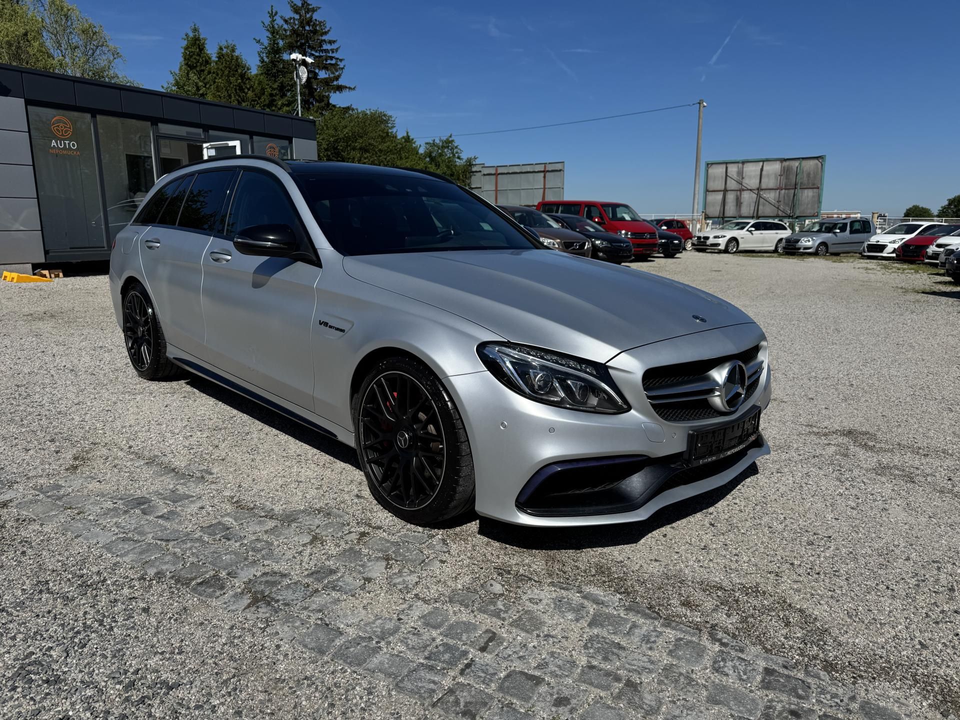 Mercedes-Benz Třídy C, C63S AMG V8 Biturbo Burmester - fotka 2
