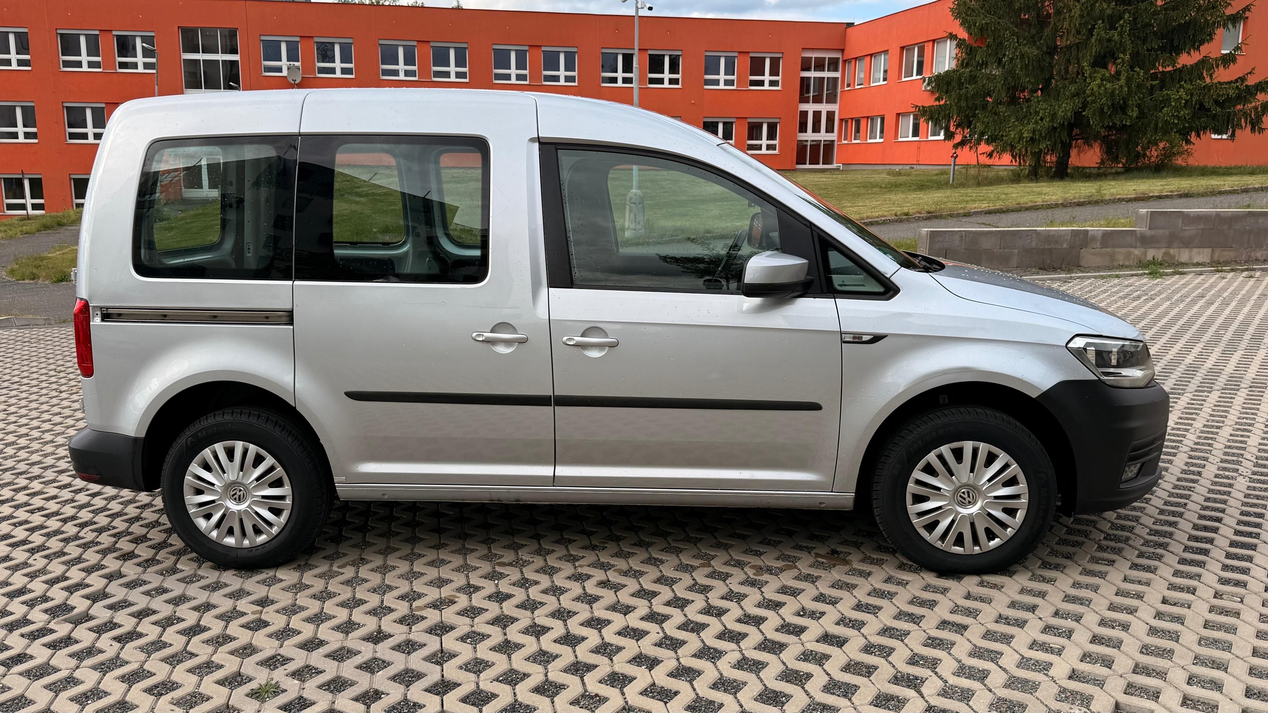 Volkswagen Caddy, 2.0 TDI 75kw, 2x šoupačky - fotka 5
