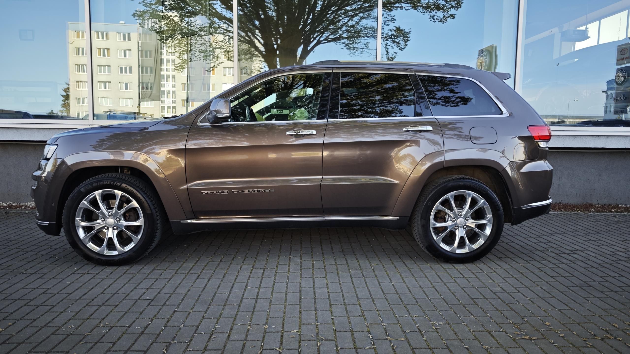 Jeep Grand Cherokee, 3,0 CRD Summit ČR, 1.maj. - fotka 6