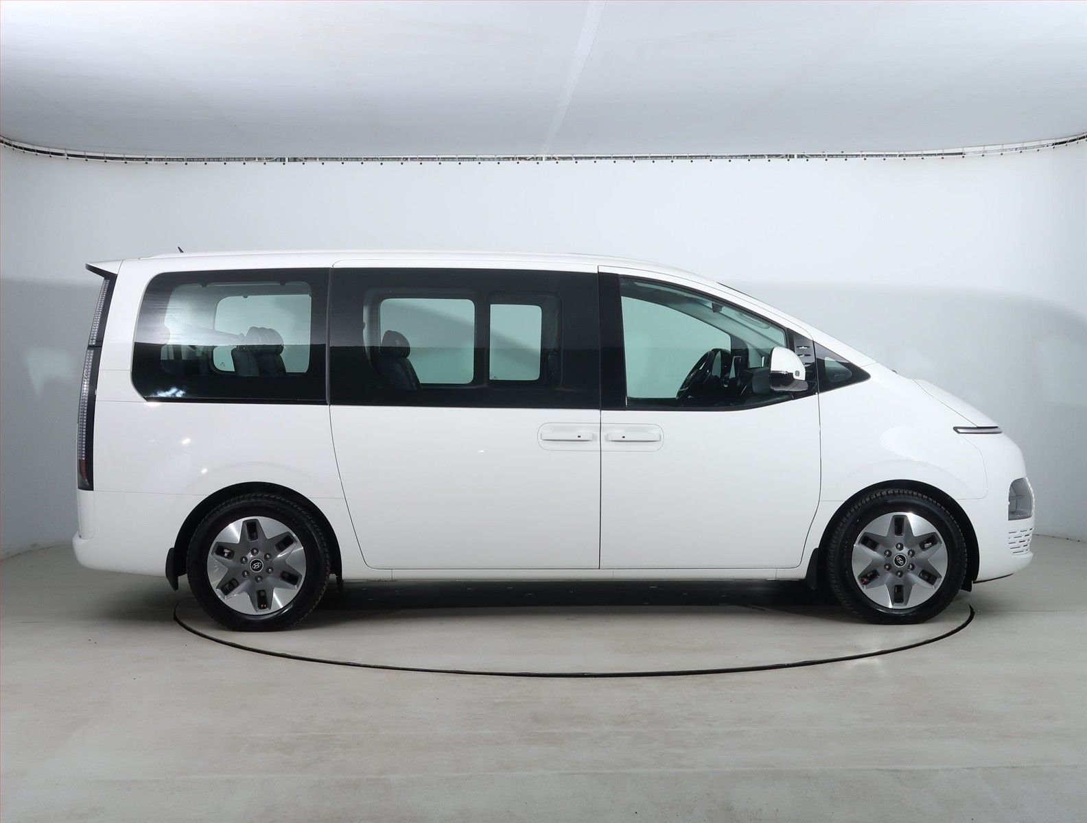 Hyundai Staria, 2.2 CRDi, HTRAC, Tour, 9 míst - fotka 6