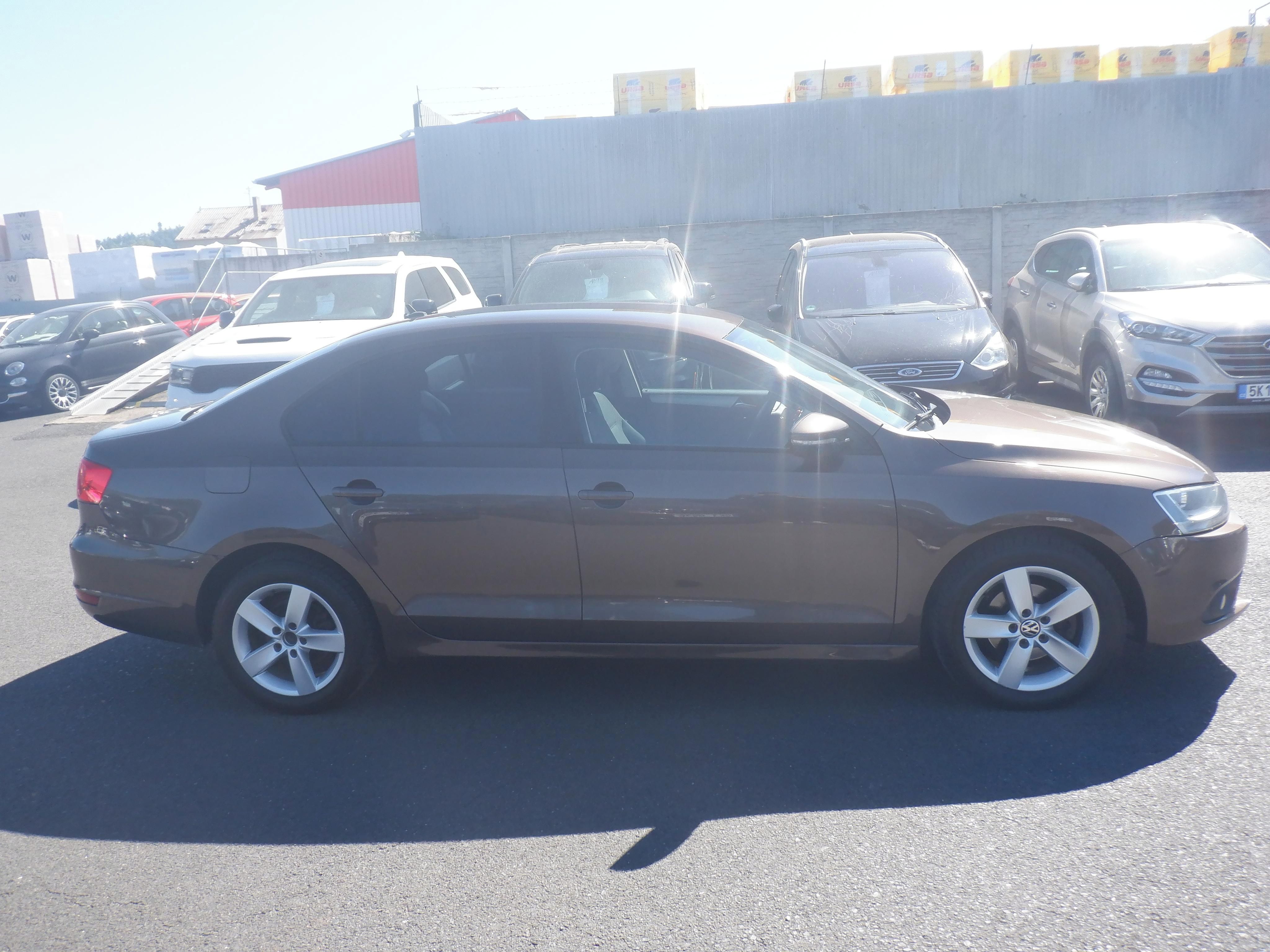 Volkswagen Jetta, 1.6 TDI 77kW,ČR - fotka 4