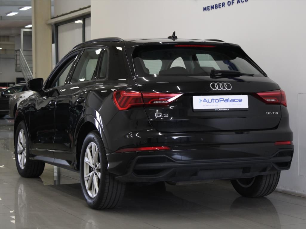 Audi Q3, 2,0 TDi 110kW S-Line 54tkm.ČR - fotka 3