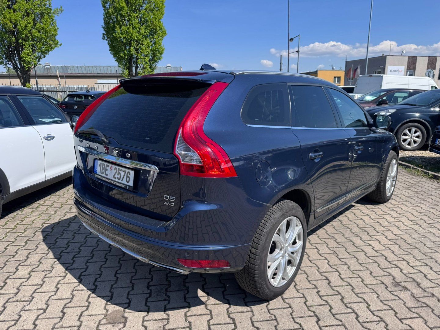 Volvo XC60, 4X4 2,4 D5 158 KW SUMMUM ČR - fotka 5