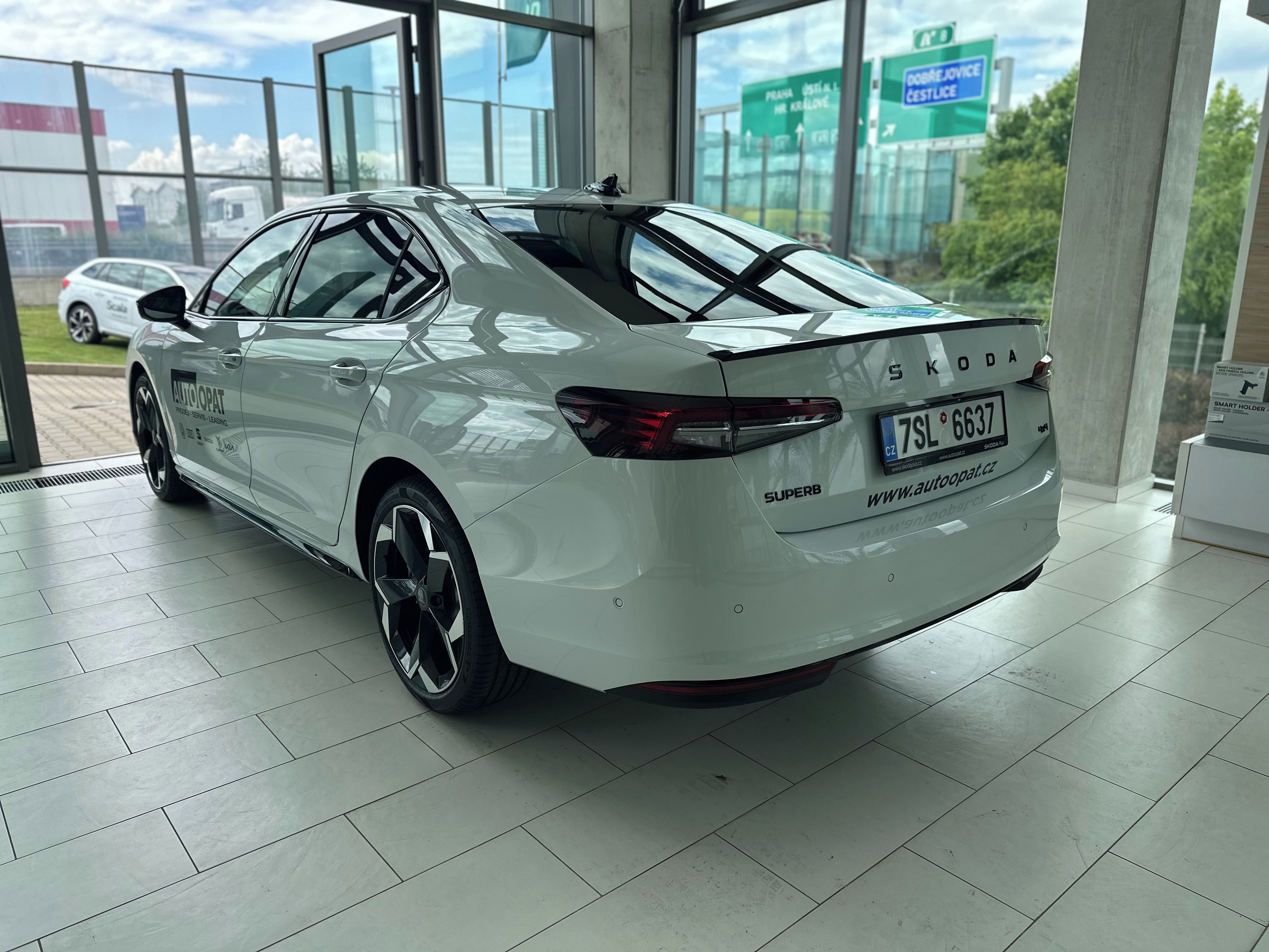 Škoda Superb, Sportline 2,0 TSI 195 kW 4x4 - fotka 4