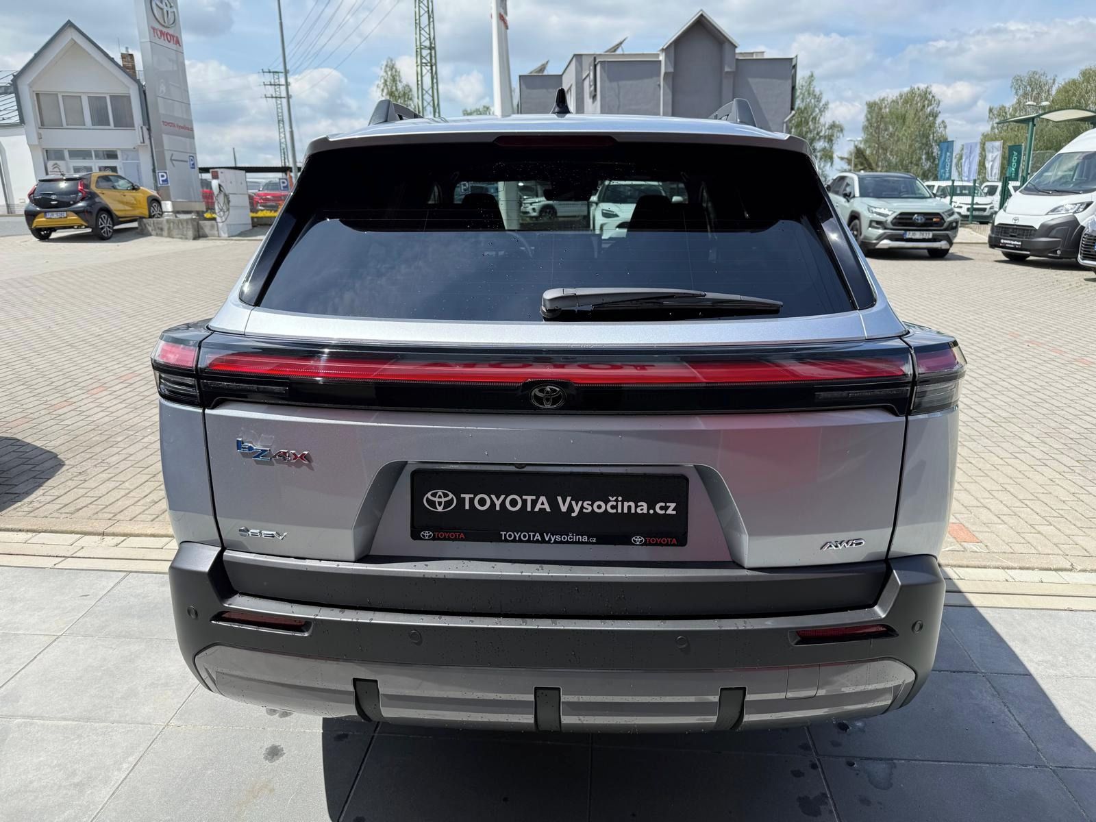 Toyota Bz4x Touring, Style 4x4 380PS 74,7kWh - fotka 6