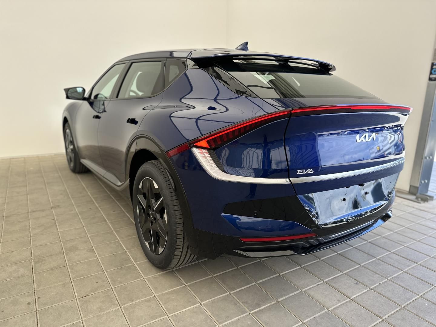 Kia EV6, 168kW EARTH 168 KW + 84 KWH (2 - fotka 4
