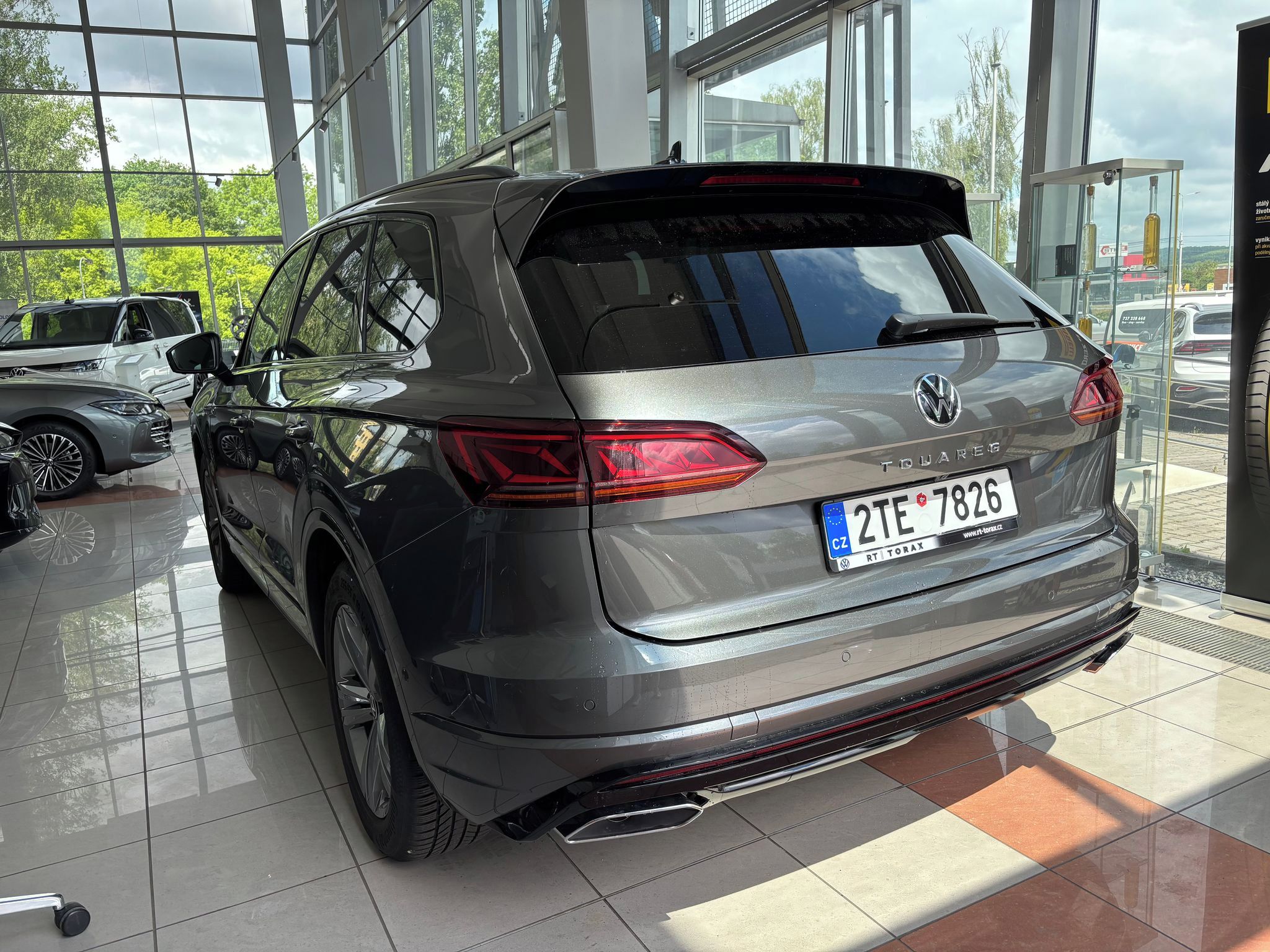 Volkswagen Touareg, R-line  210kW Tažné - fotka 4