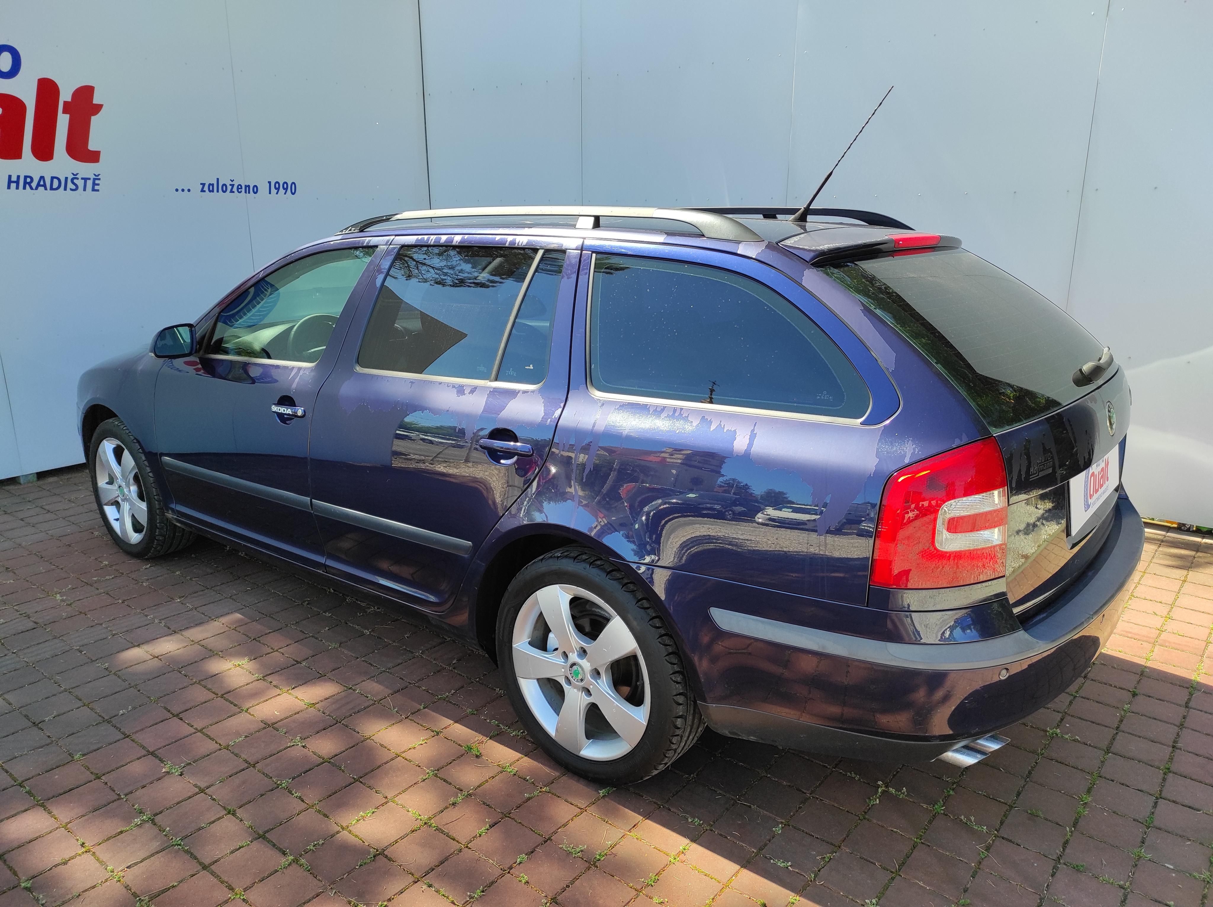 Škoda Octavia, Kombi 2.0 FSI DVOUZÓN. KLIMA - fotka 6