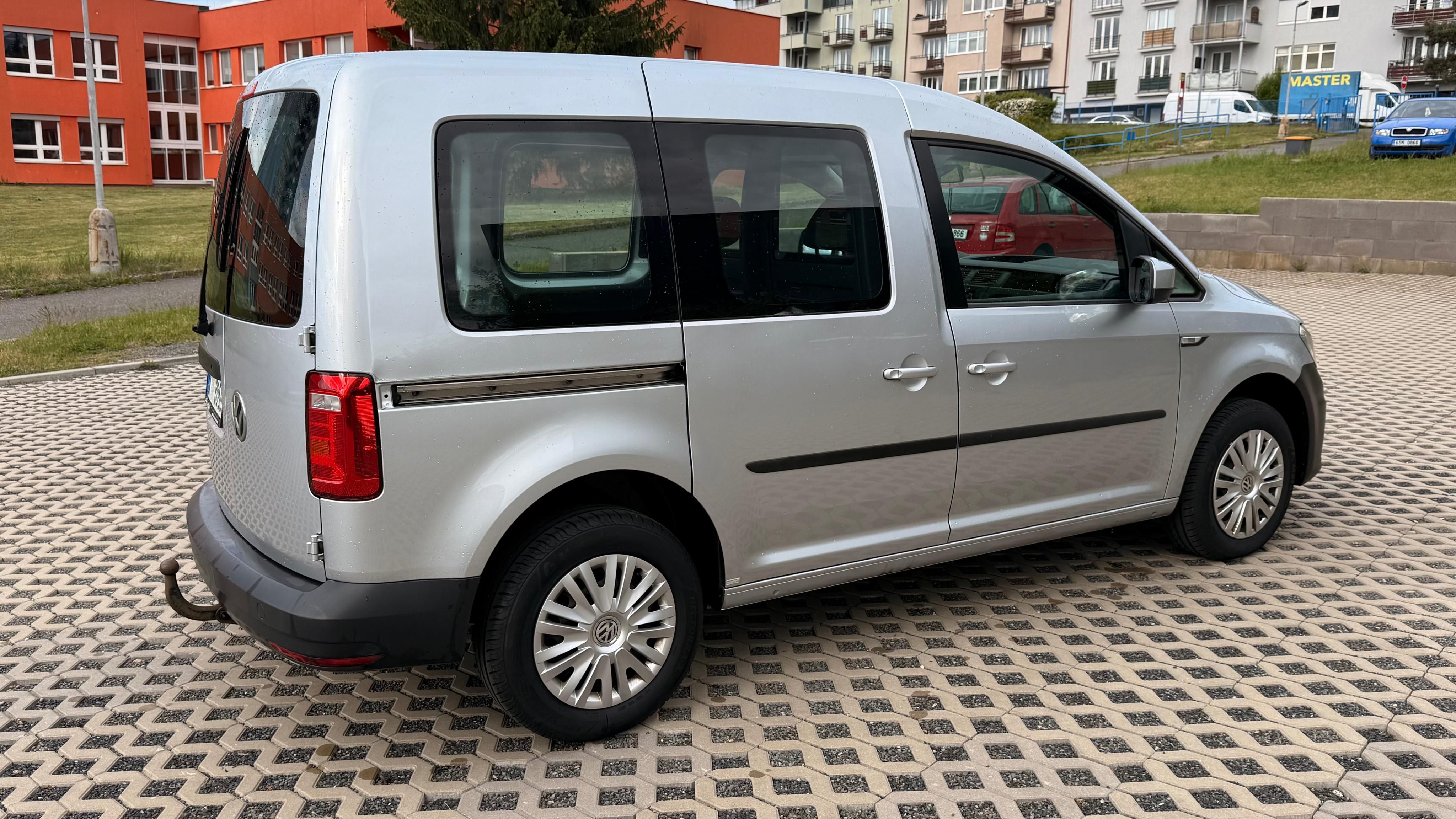 Volkswagen Caddy, 2.0 TDI 75kw, 2x šoupačky - fotka 6