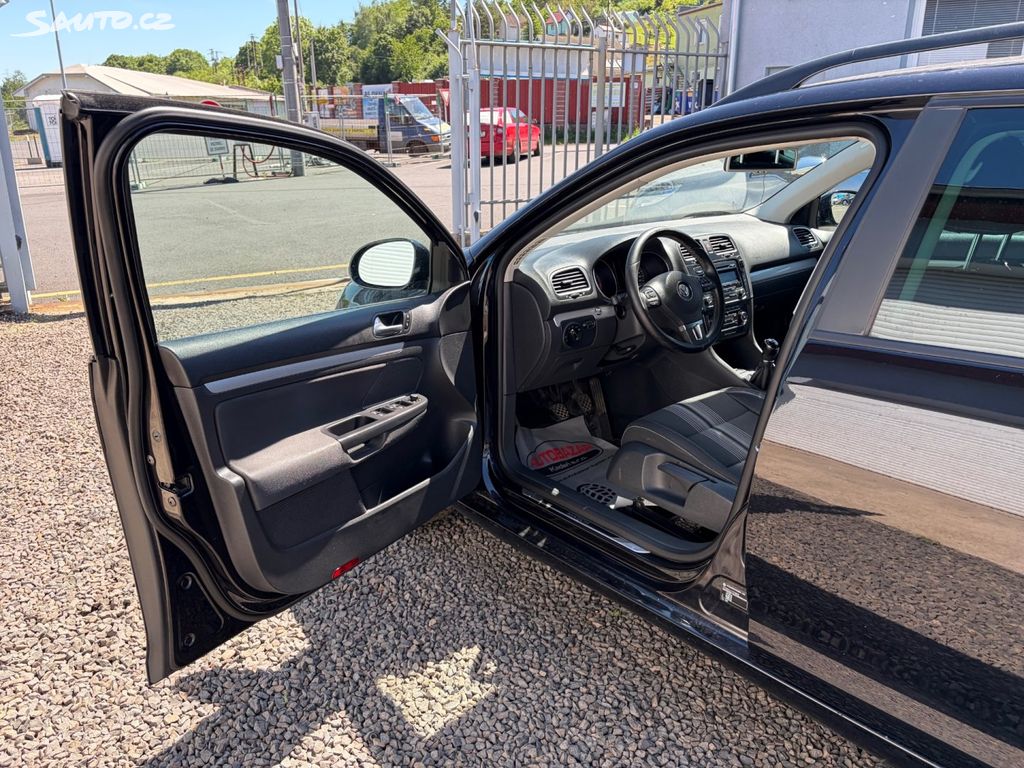 Volkswagen Golf, VI KOMBI 1,2, SERVISKA, VÝBAVA