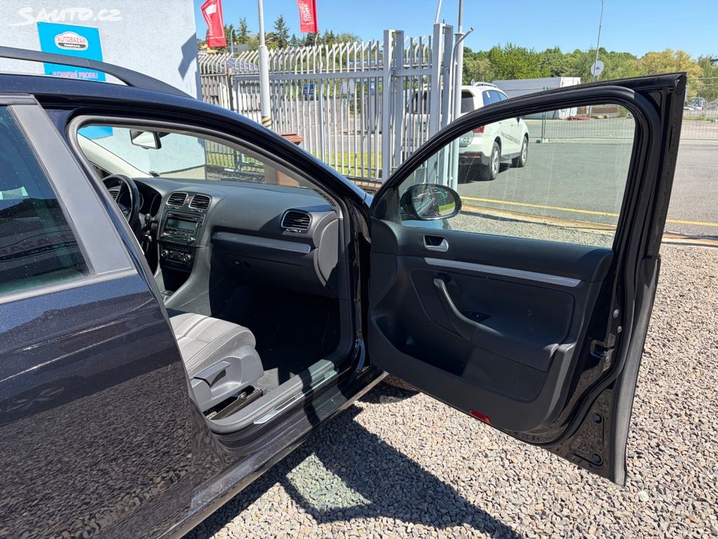 Volkswagen Golf, VI KOMBI 1,2, SERVISKA, VÝBAVA