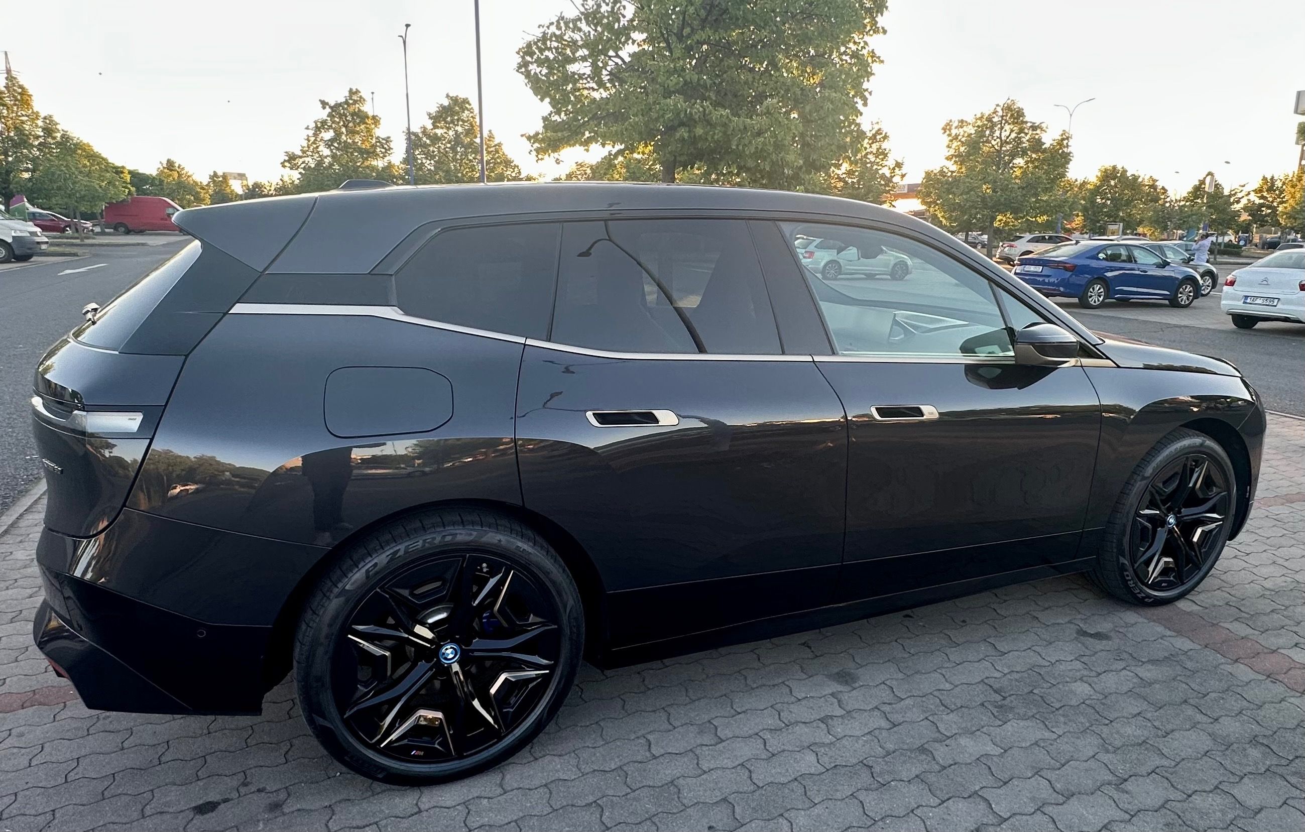 BMW iX - fotka 6