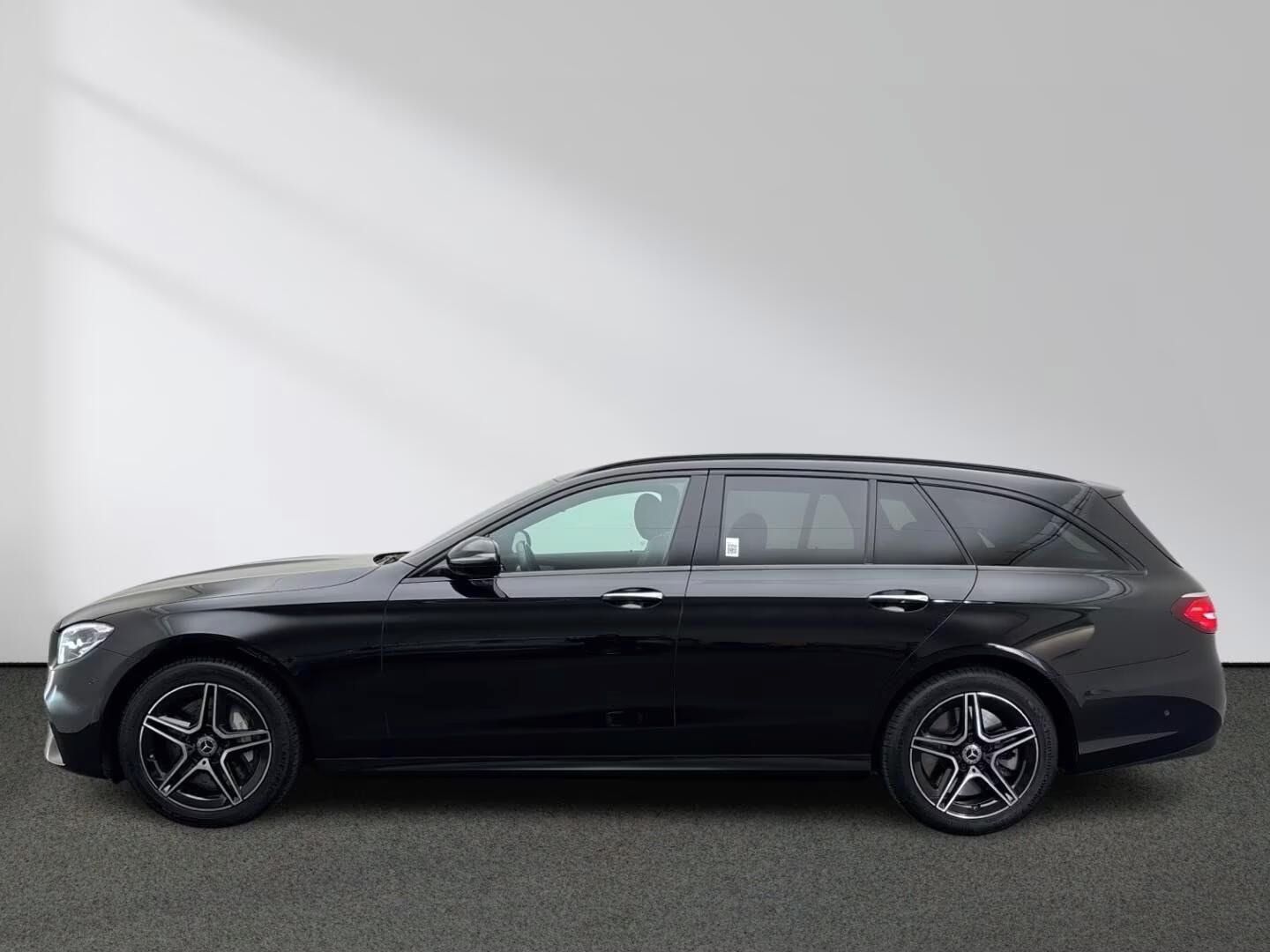 Mercedes-Benz Třídy E, E 300 T de 4M AMG Night Panora - fotka 5