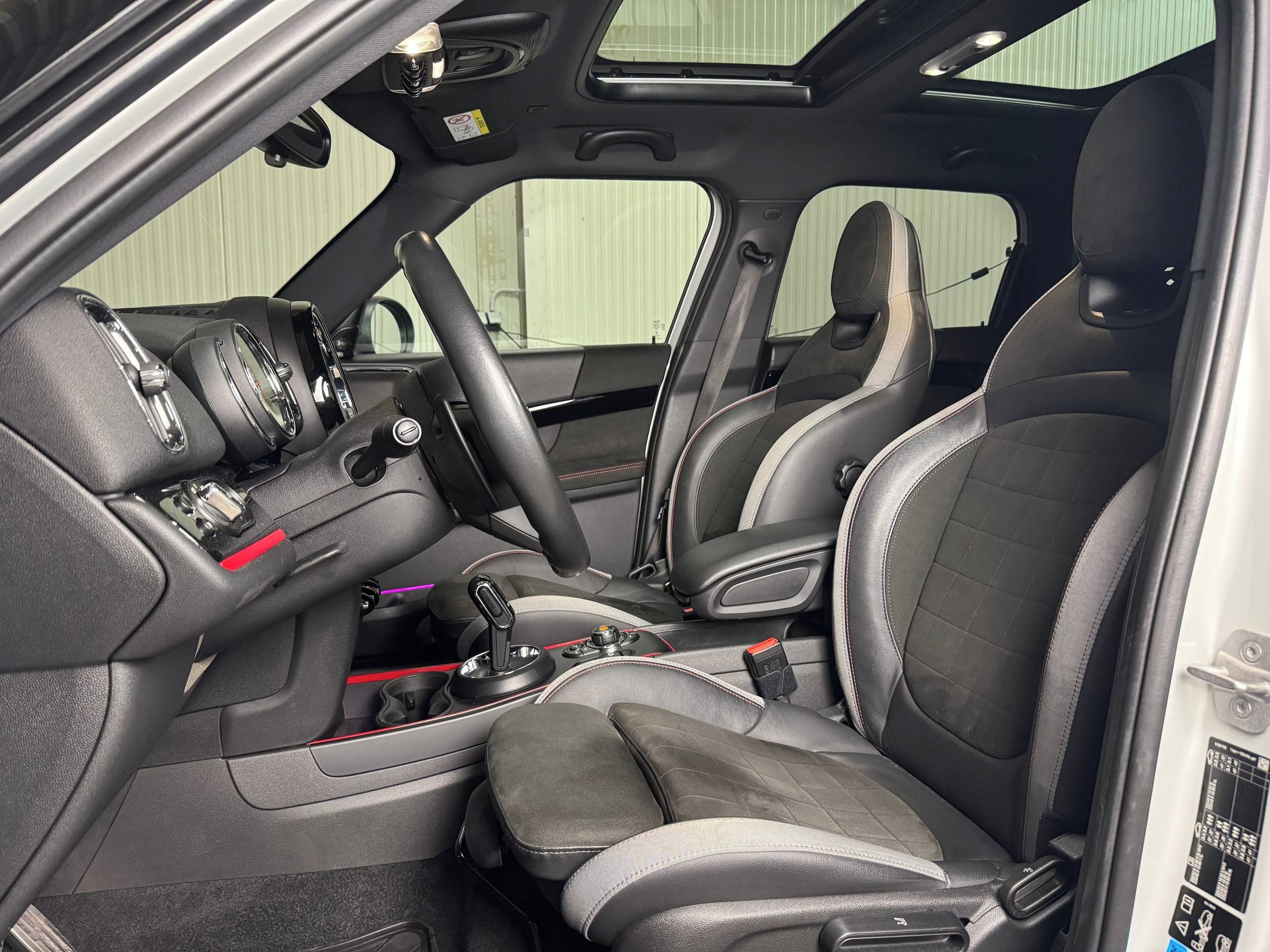 Mini Countryman, JCW ALL4 4x4 225kw, Výbava, ČR - fotka 6