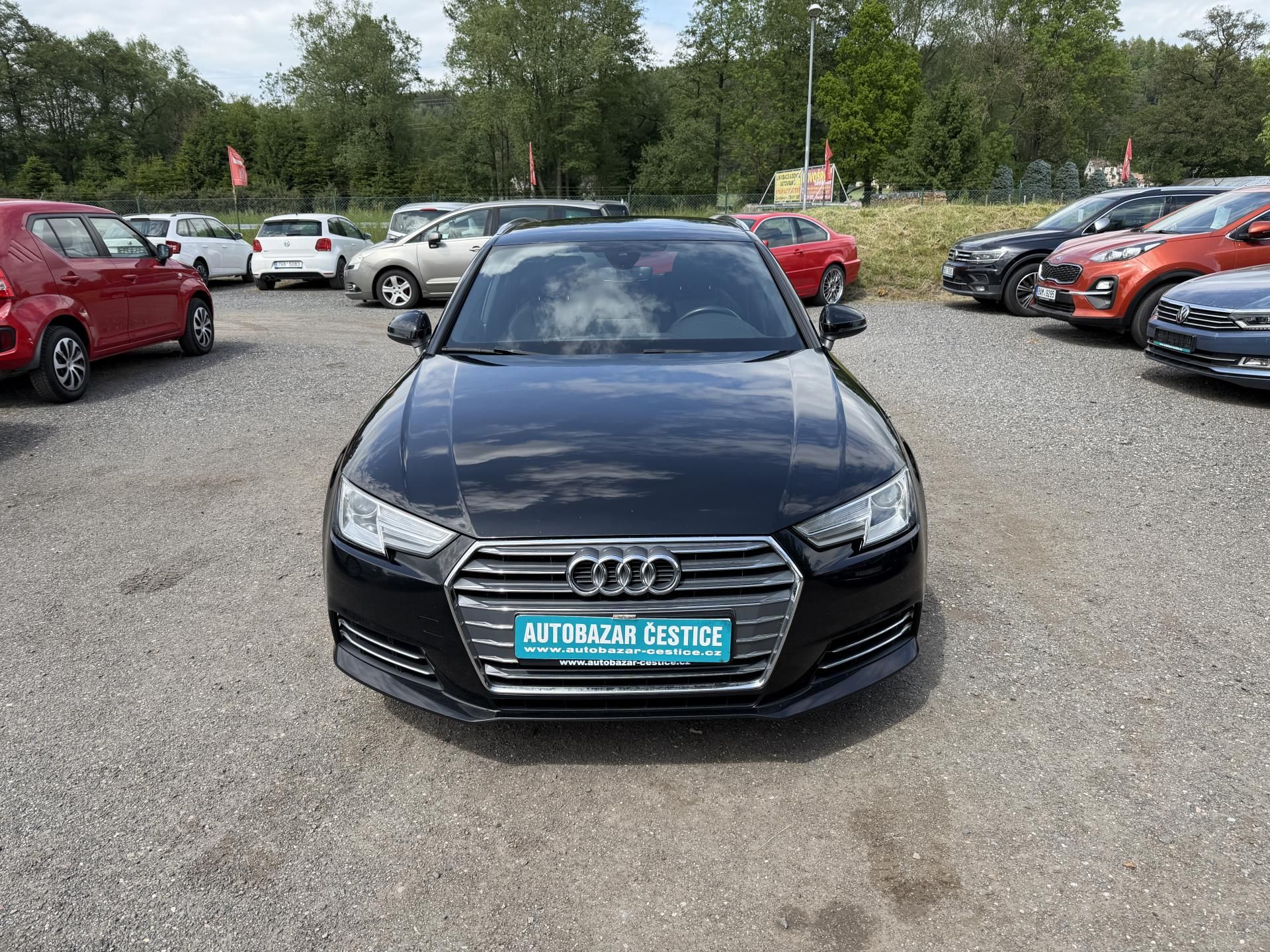 Audi A4, 2.0 TDI 3x S-line - fotka 2