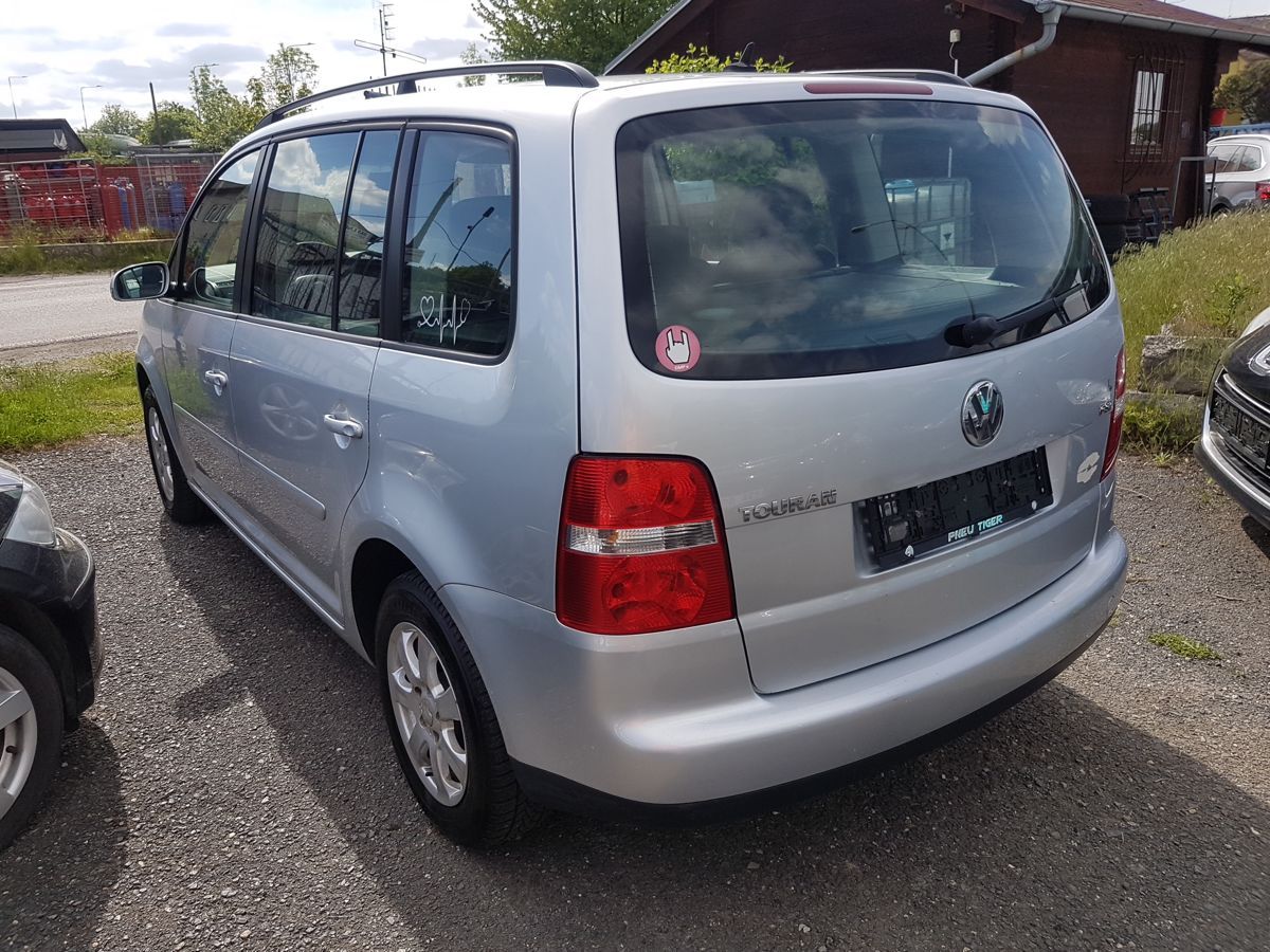 Volkswagen Touran, 1.6FSi 85KW NAVI NOVÁ STK - fotka 4
