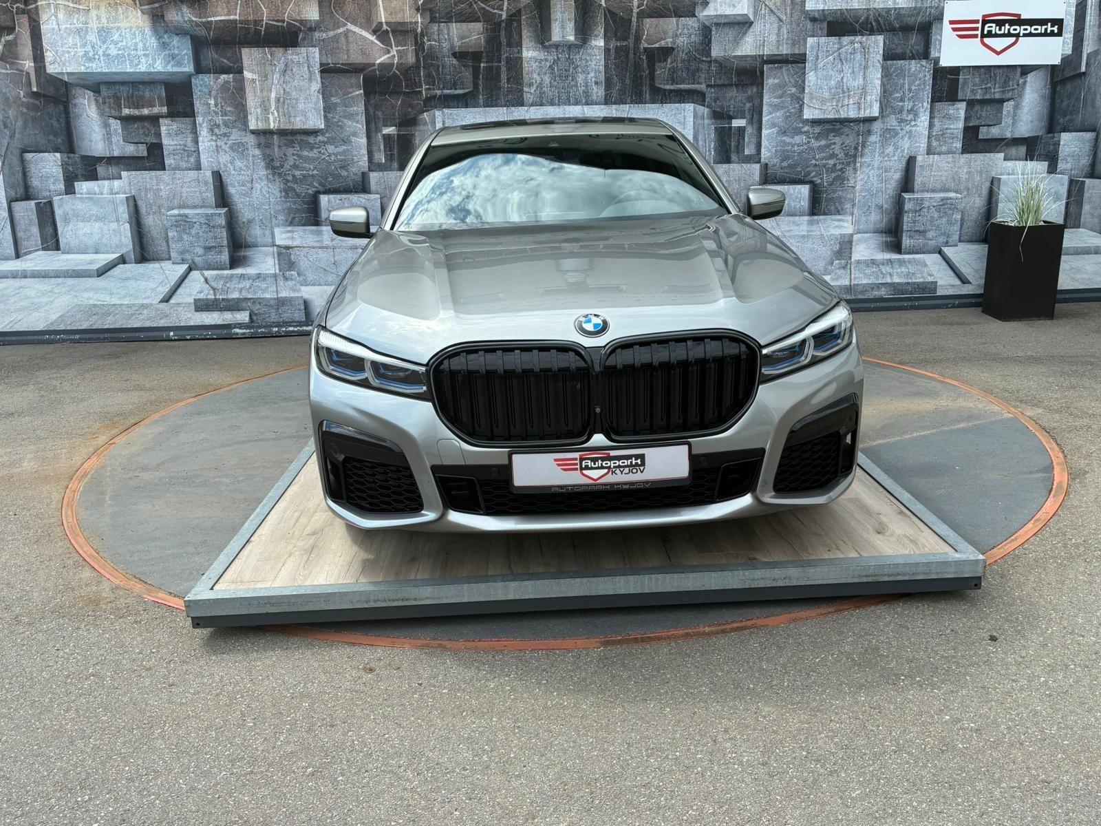 BMW Řada 7, 740i, 239KW, LONG, SOFT - fotka 2