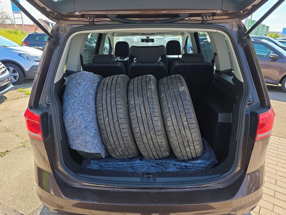 Volkswagen Touran, 1.2Tsi 81KW JEN 107 TIS KM TOP - fotka 4