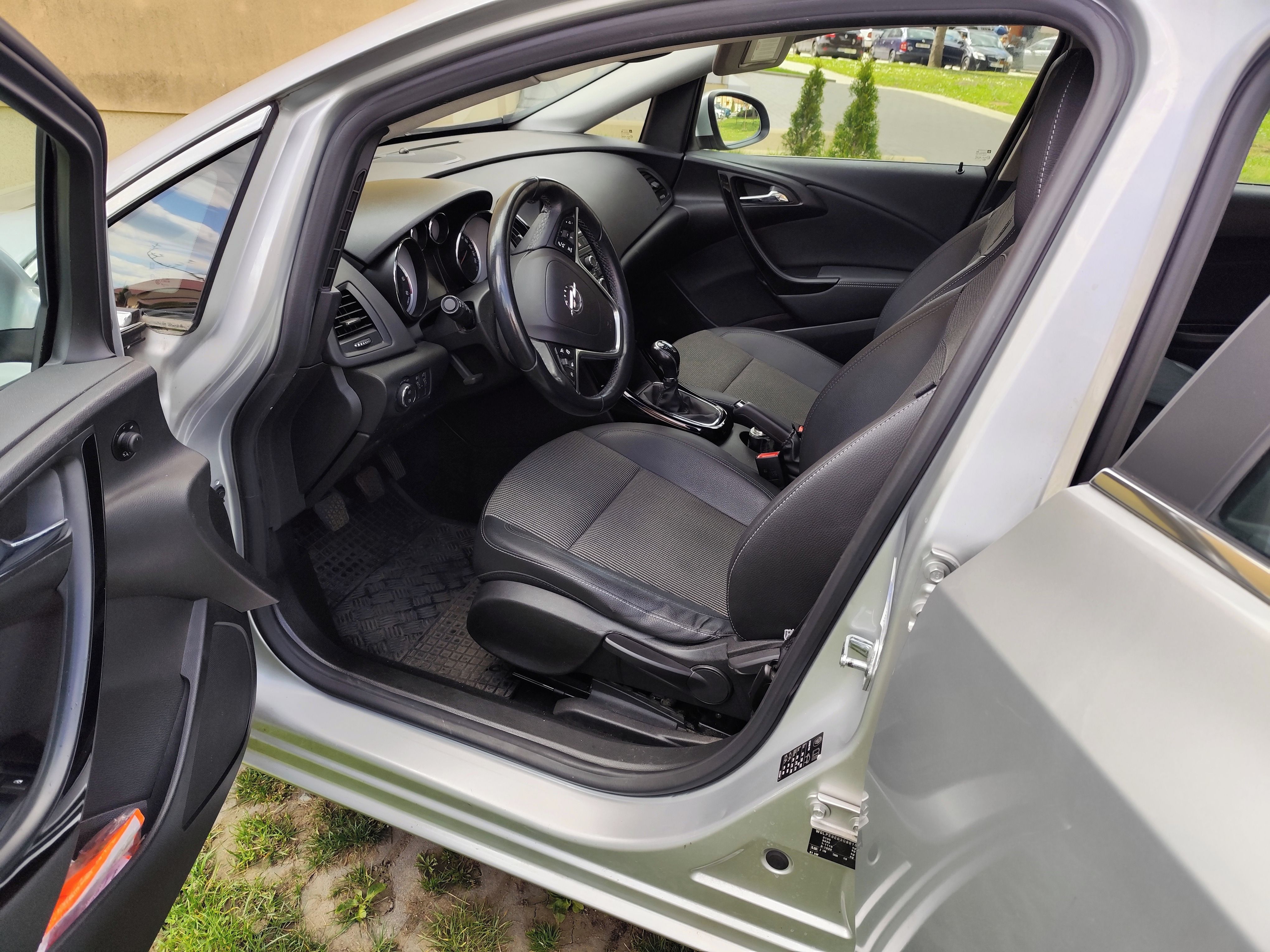 Opel Astra, 1.6 CDTI; 81kW; COSMO - fotka 5