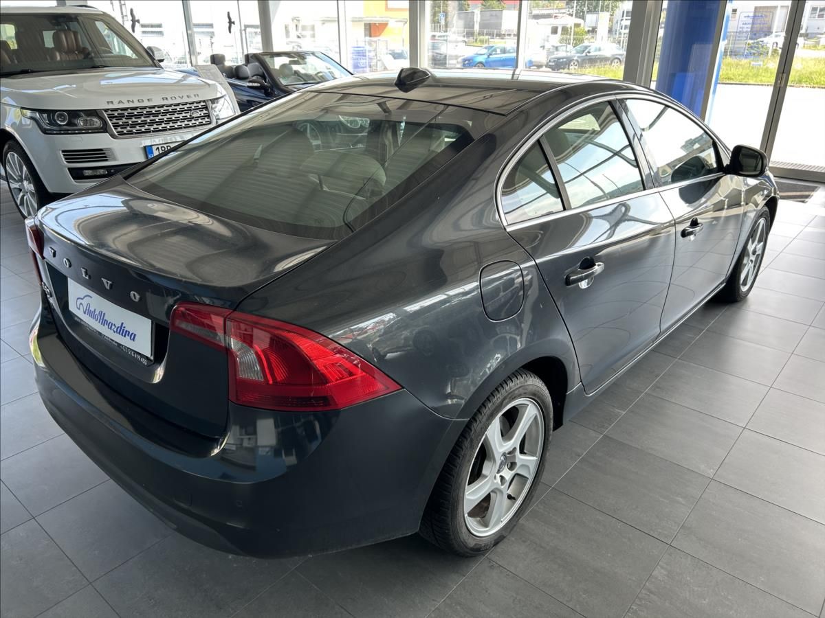 Volvo S60, 1,6   D2,84kW - fotka 6